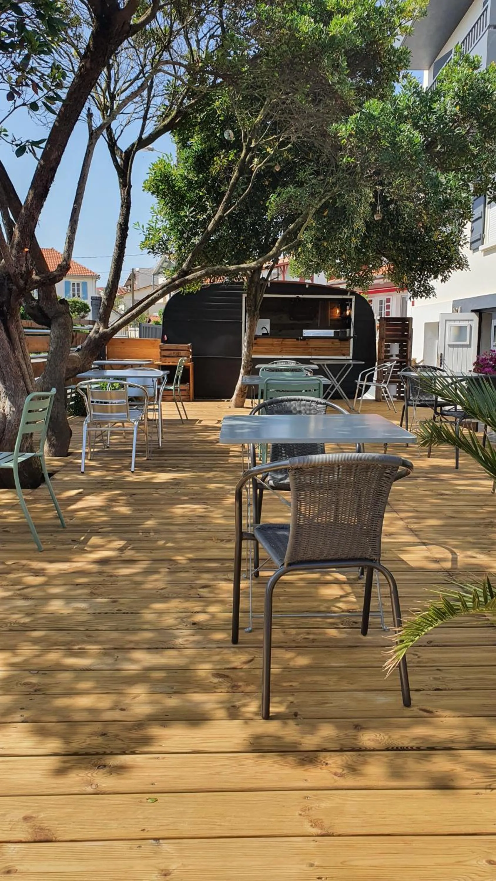 Patio in Hôtel La Baïne