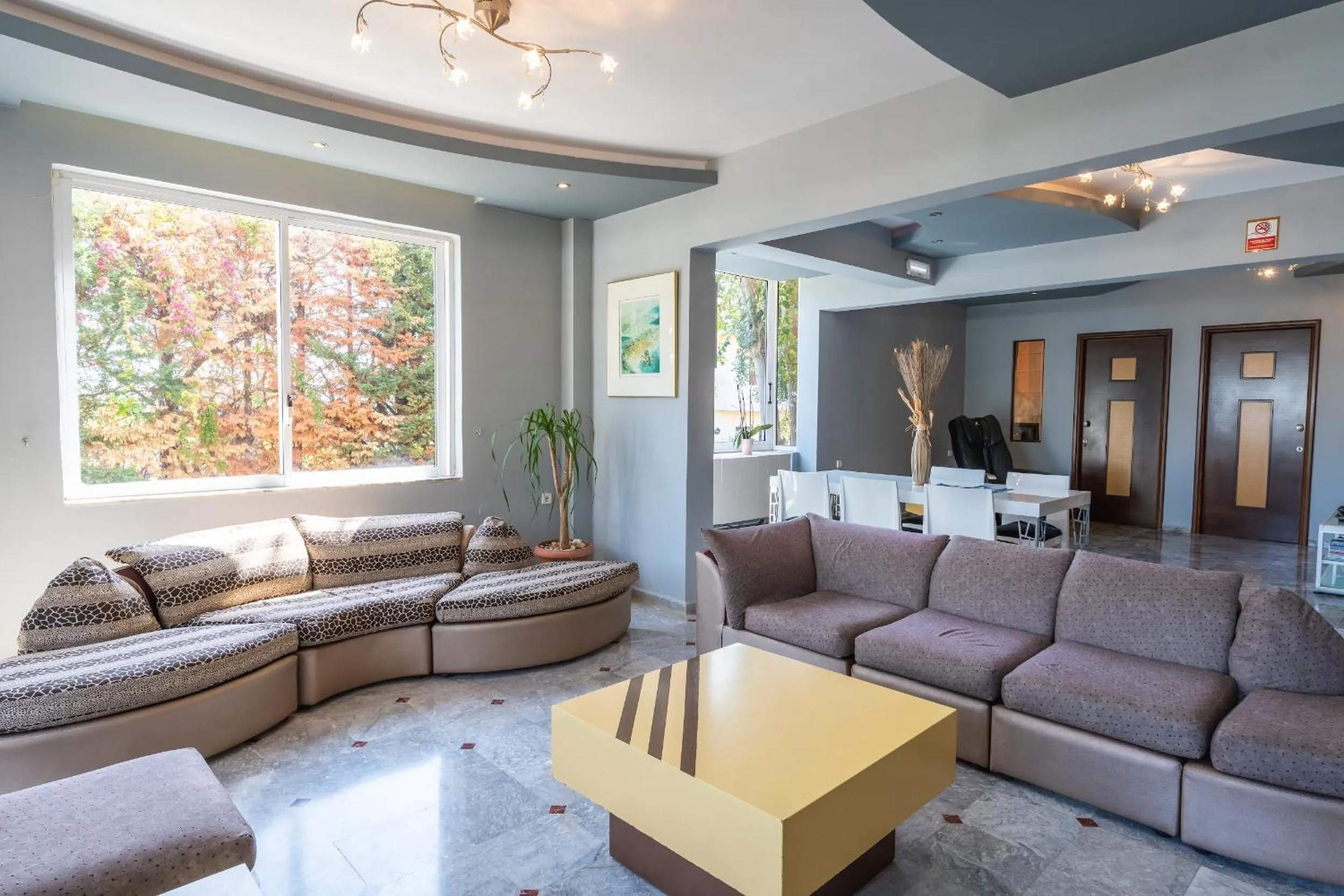 Living room in Pantheon Hotel
