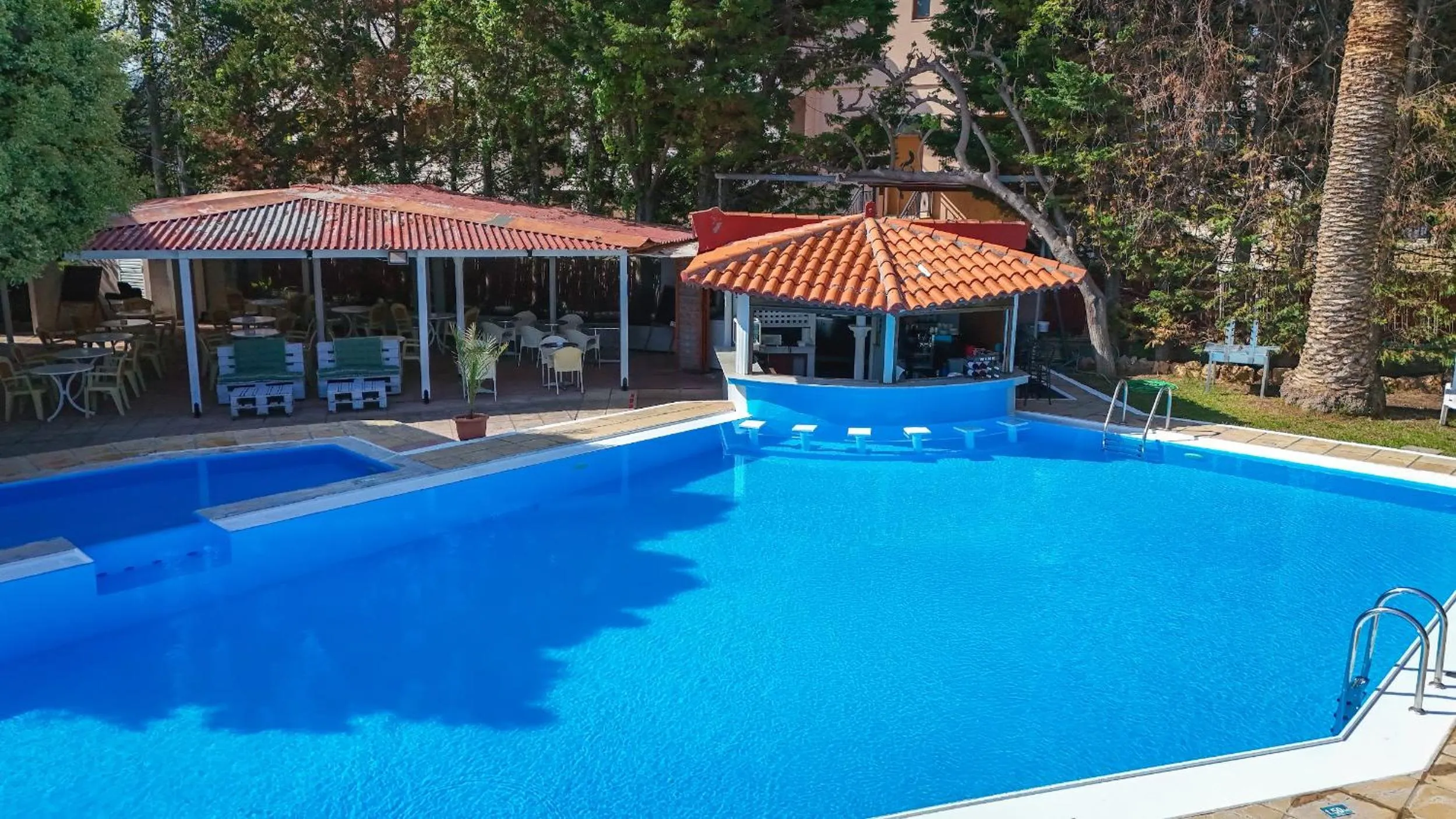 Swimming pool in Pantheon Hotel