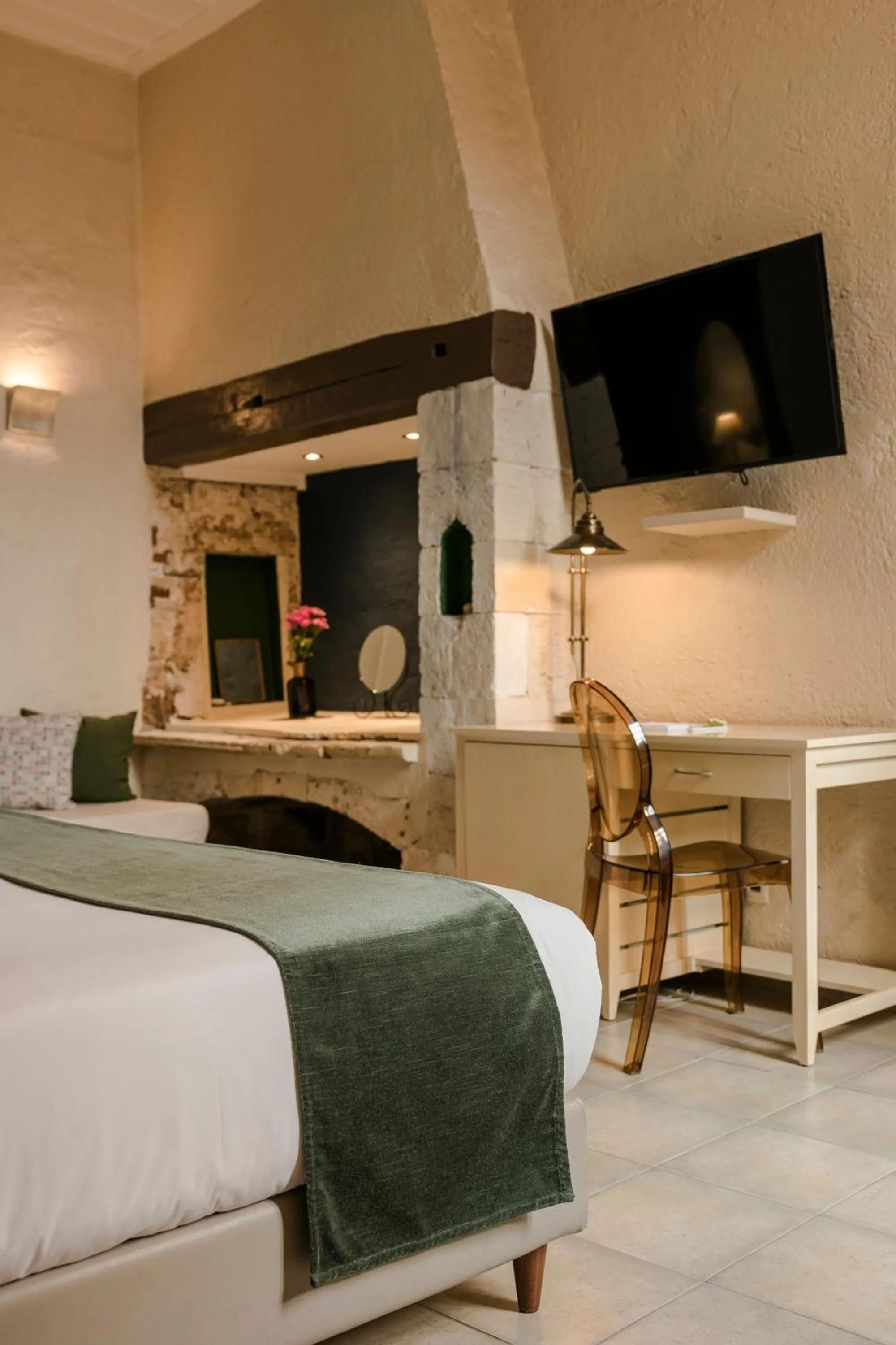 Bed in Alcanea Boutique Hotel