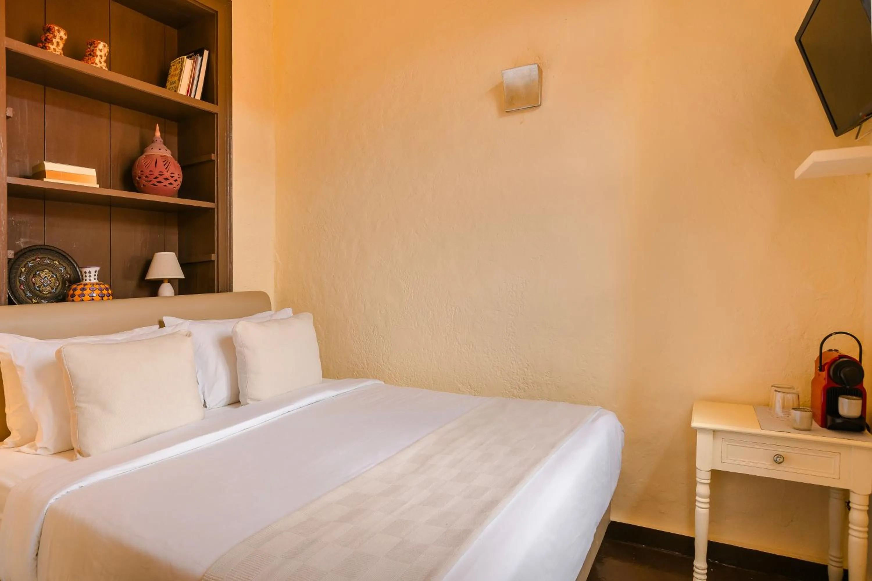 Bed in Alcanea Boutique Hotel