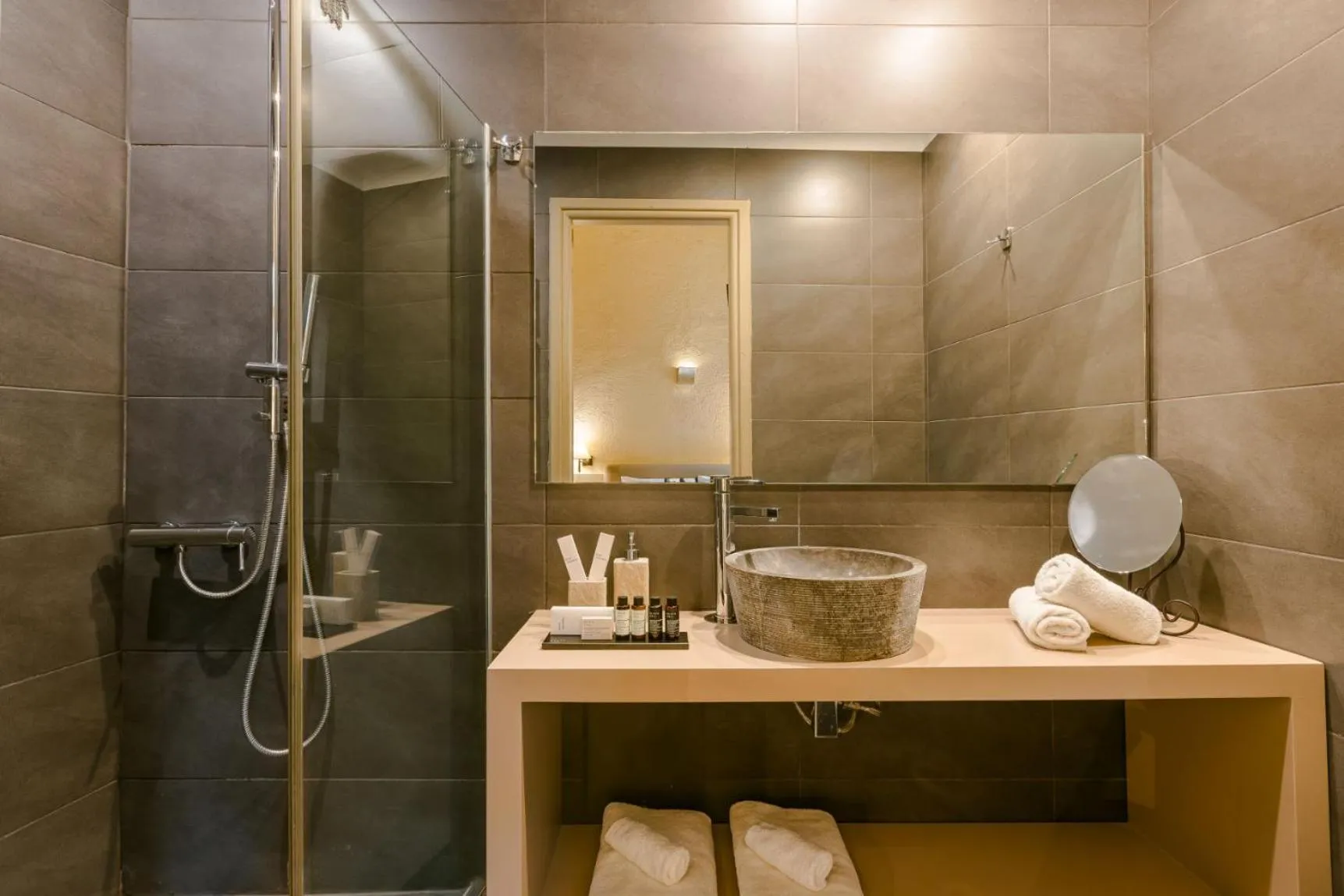 Shower in Alcanea Boutique Hotel
