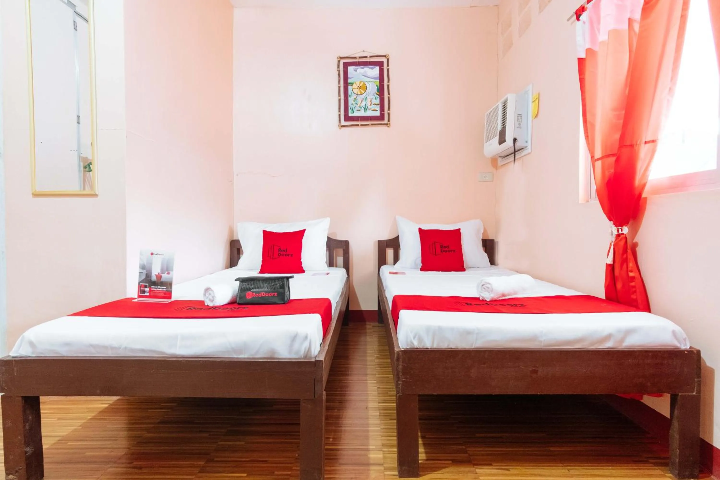 Bed in RedDoorz @ BM Road