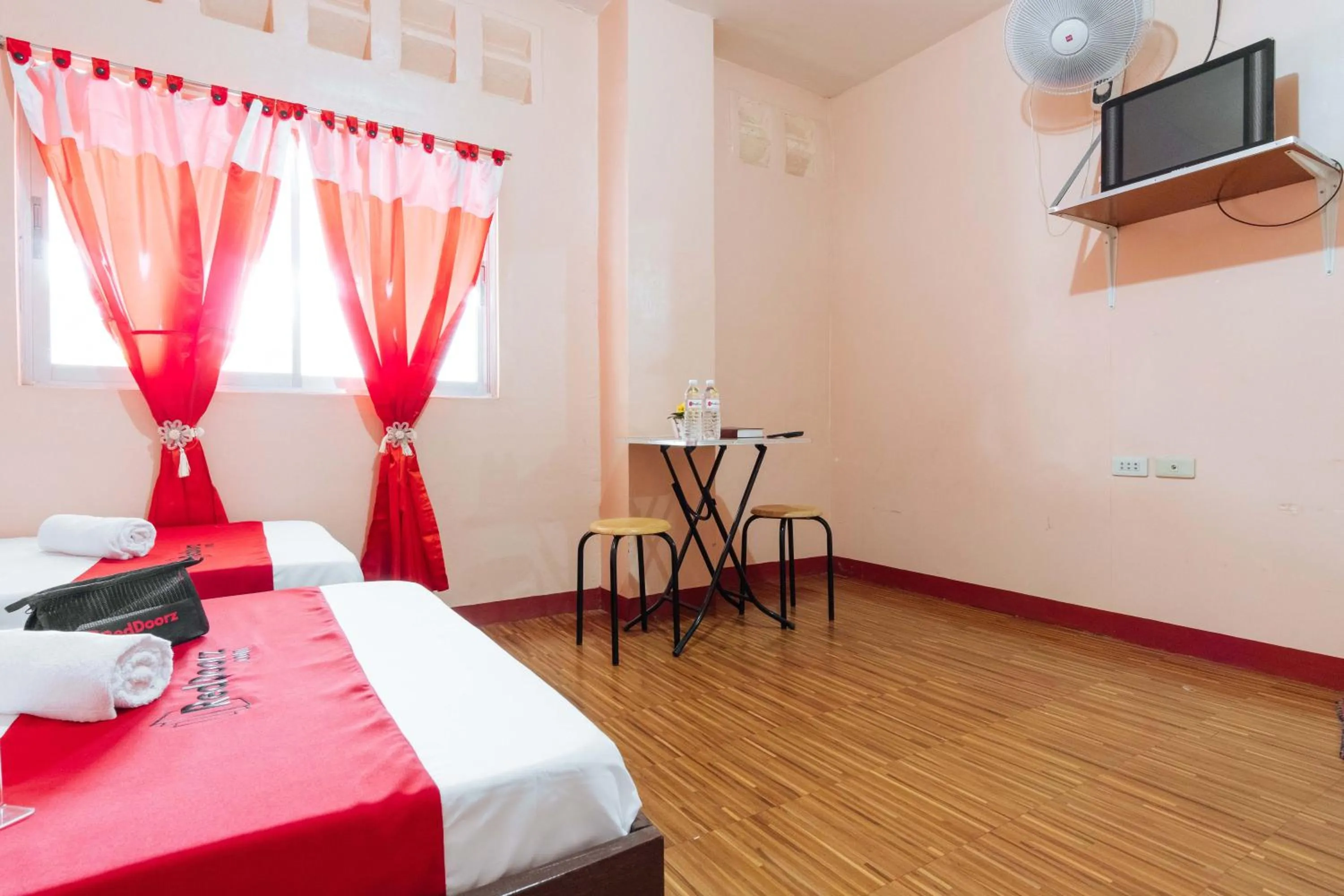 Bedroom in RedDoorz @ BM Road