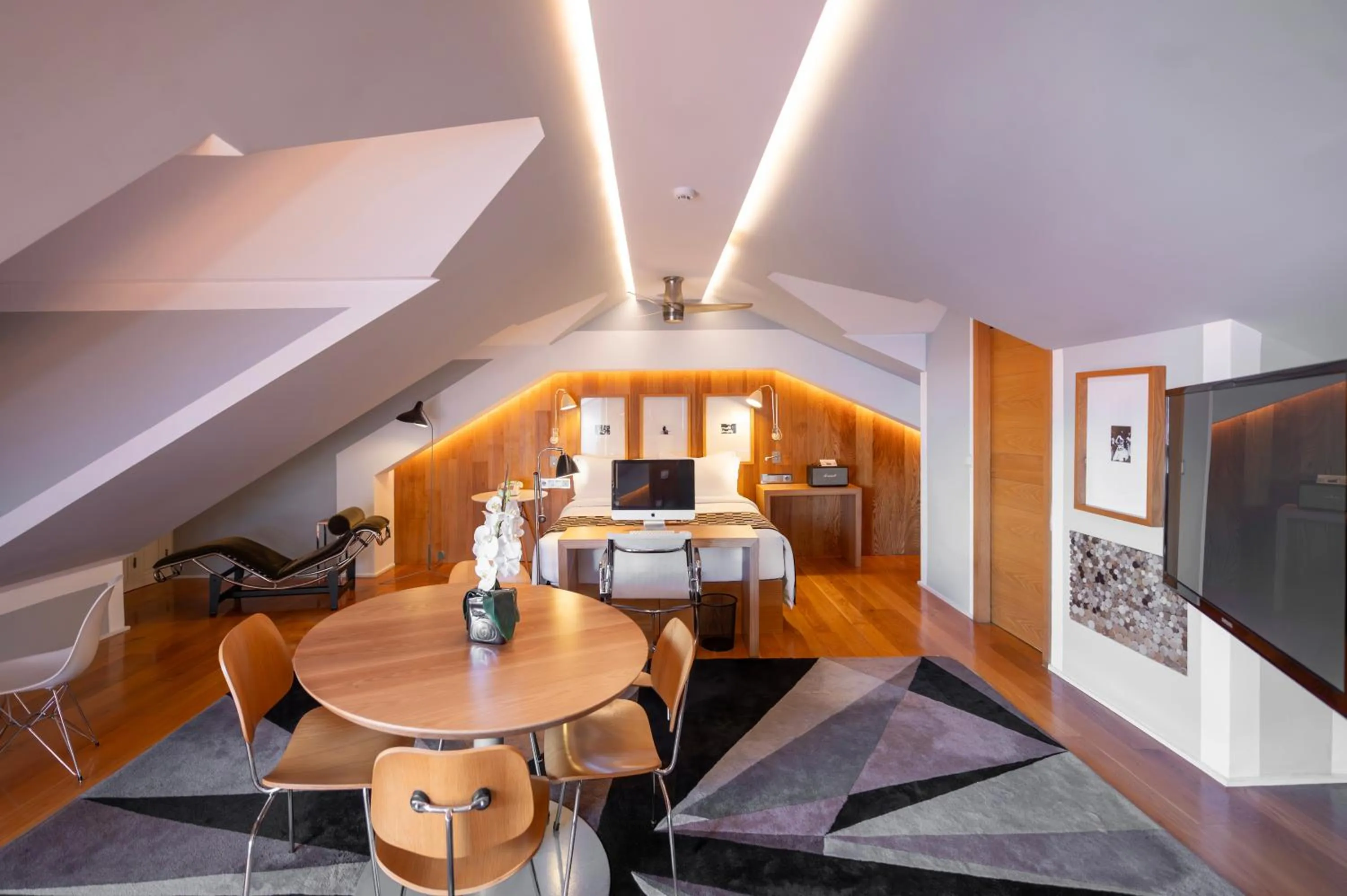 Bedroom in Browns Downtown Hotel