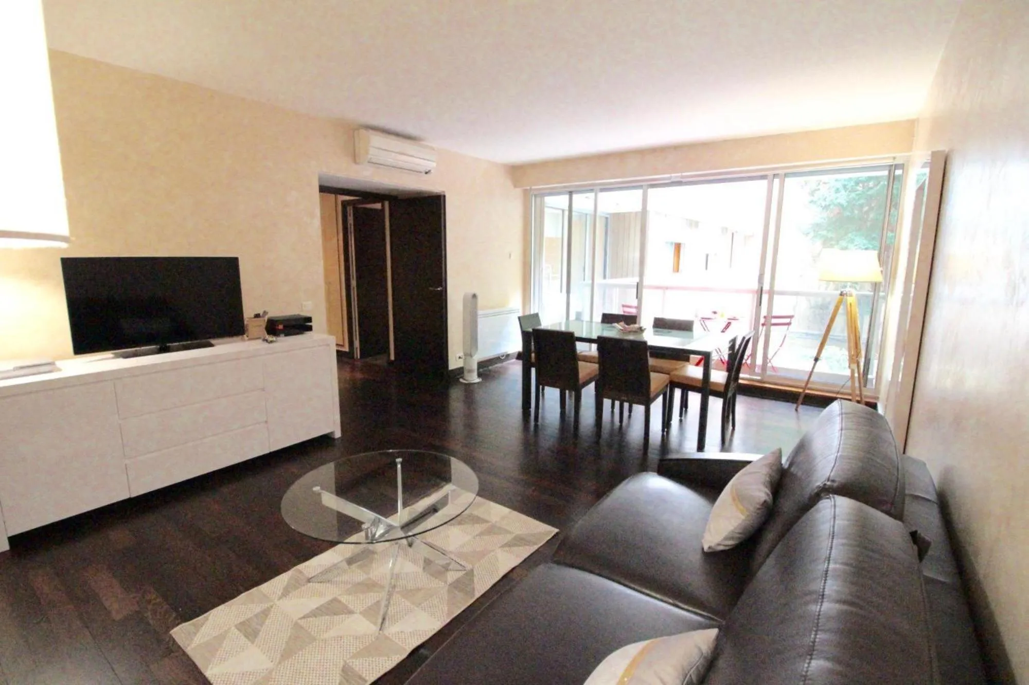 Living room in Short Stay Paris Apartments