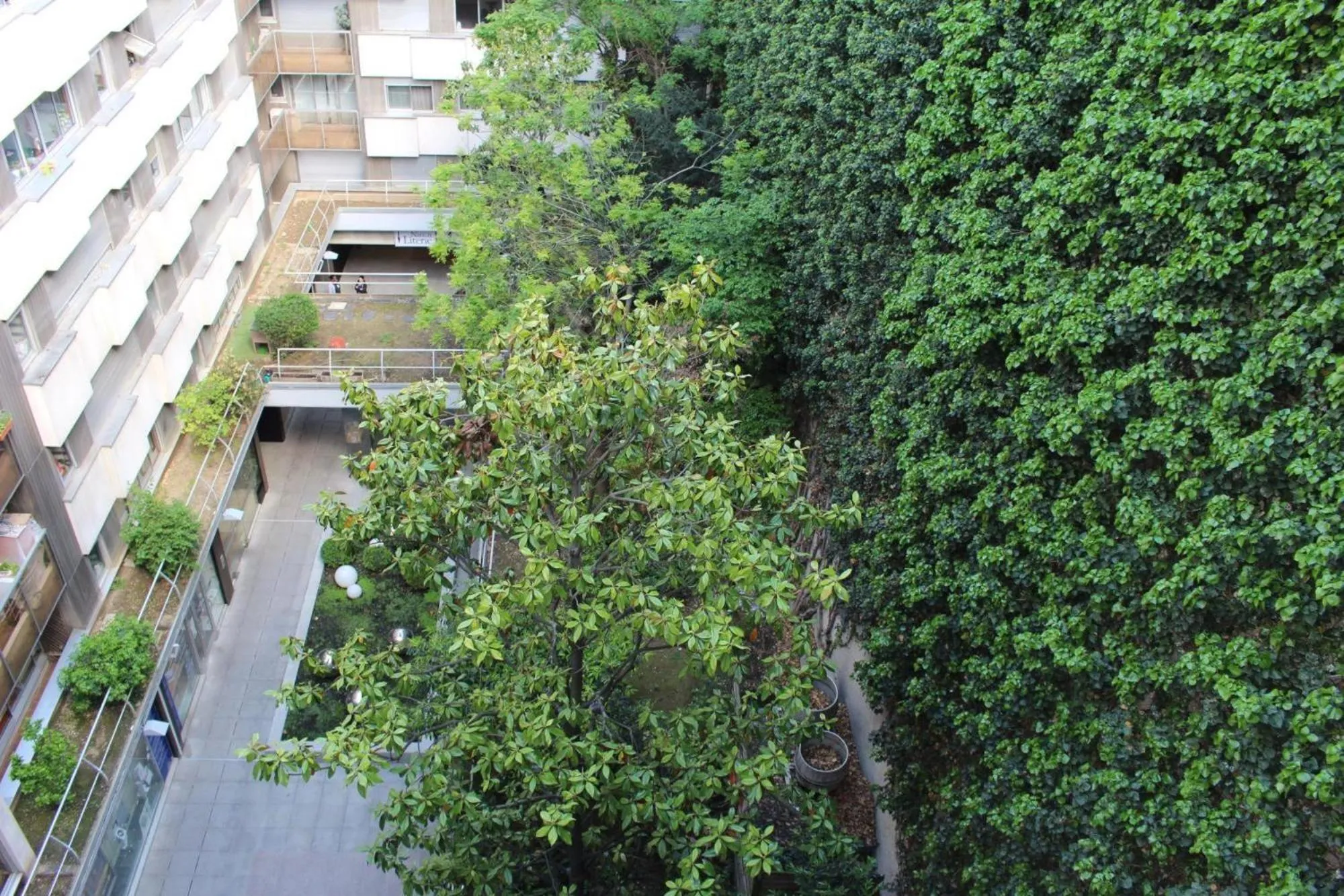 Property building in Short Stay Paris Apartments