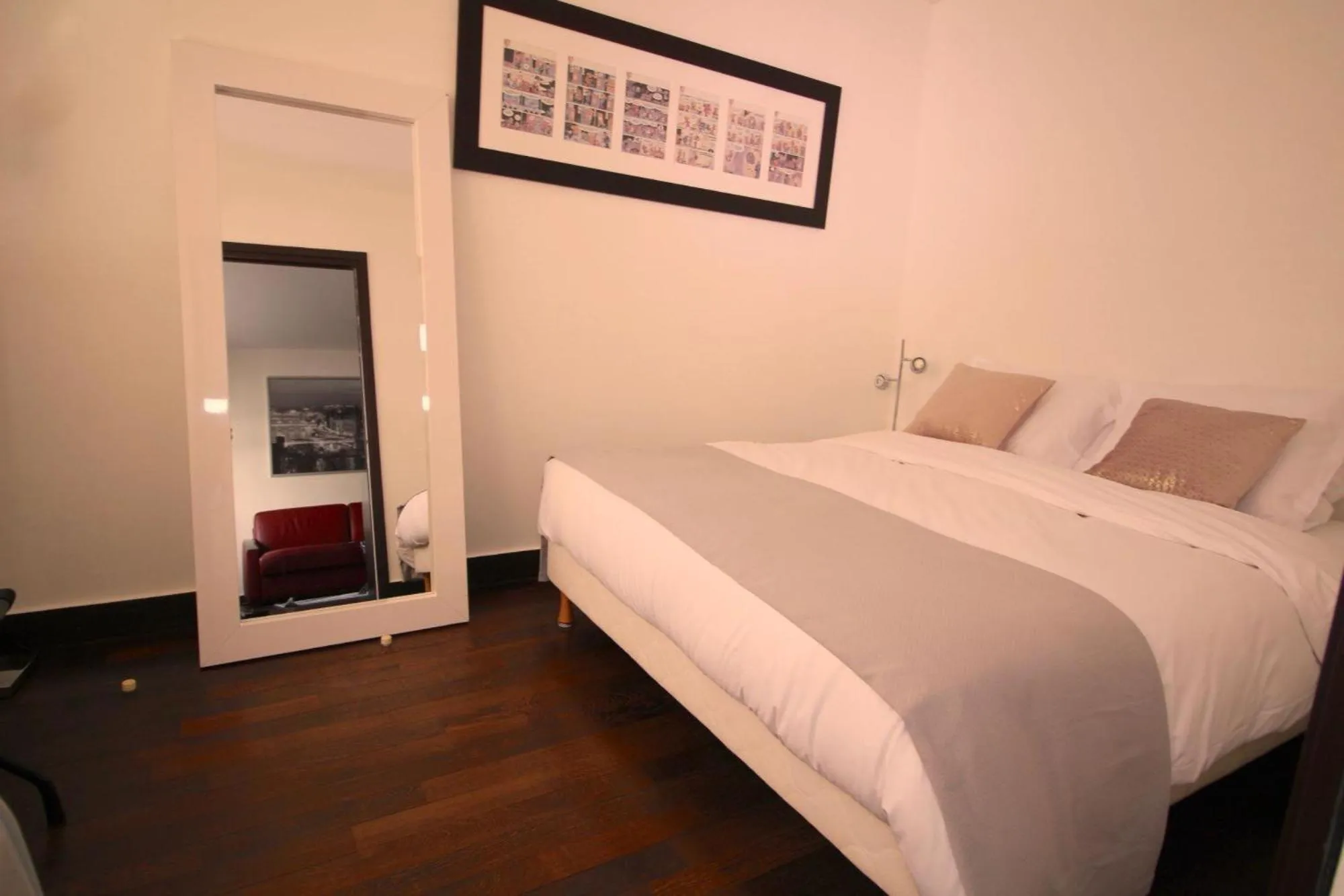 Bedroom, Bed in Short Stay Paris Apartments