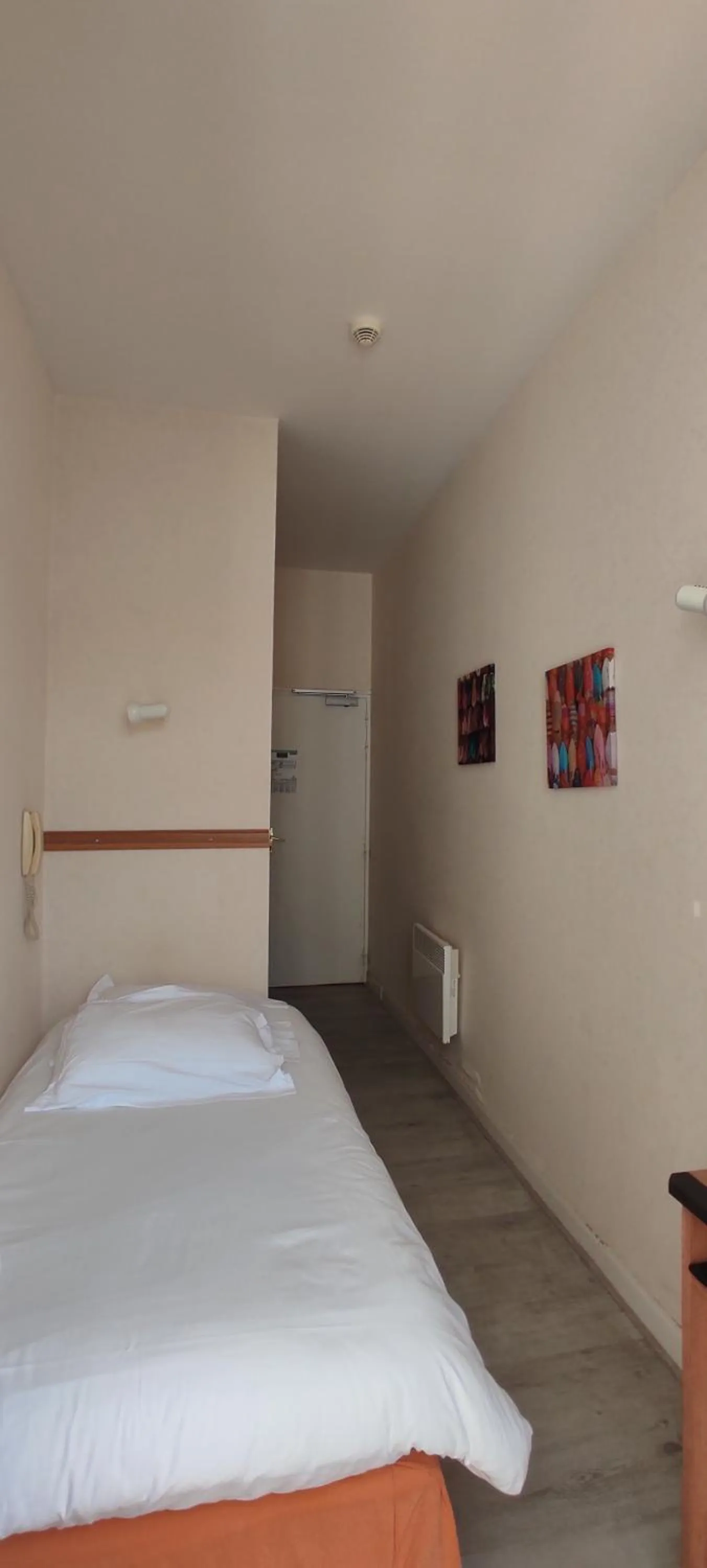 Photo of the whole room in Hotel Luxembourg