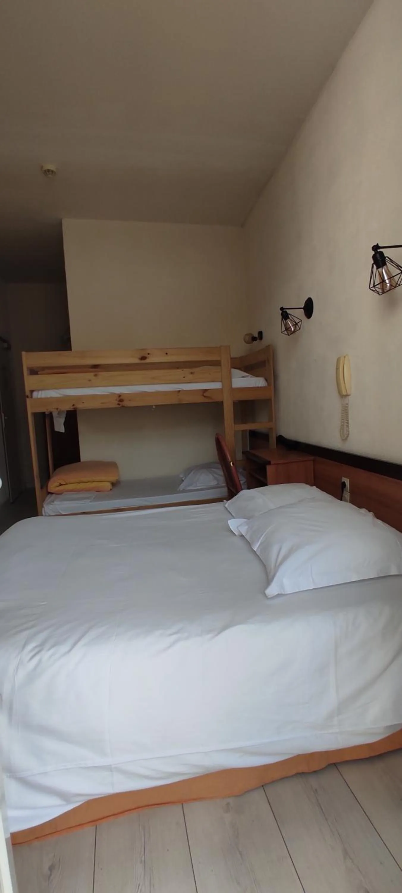 Photo of the whole room in Hotel Luxembourg