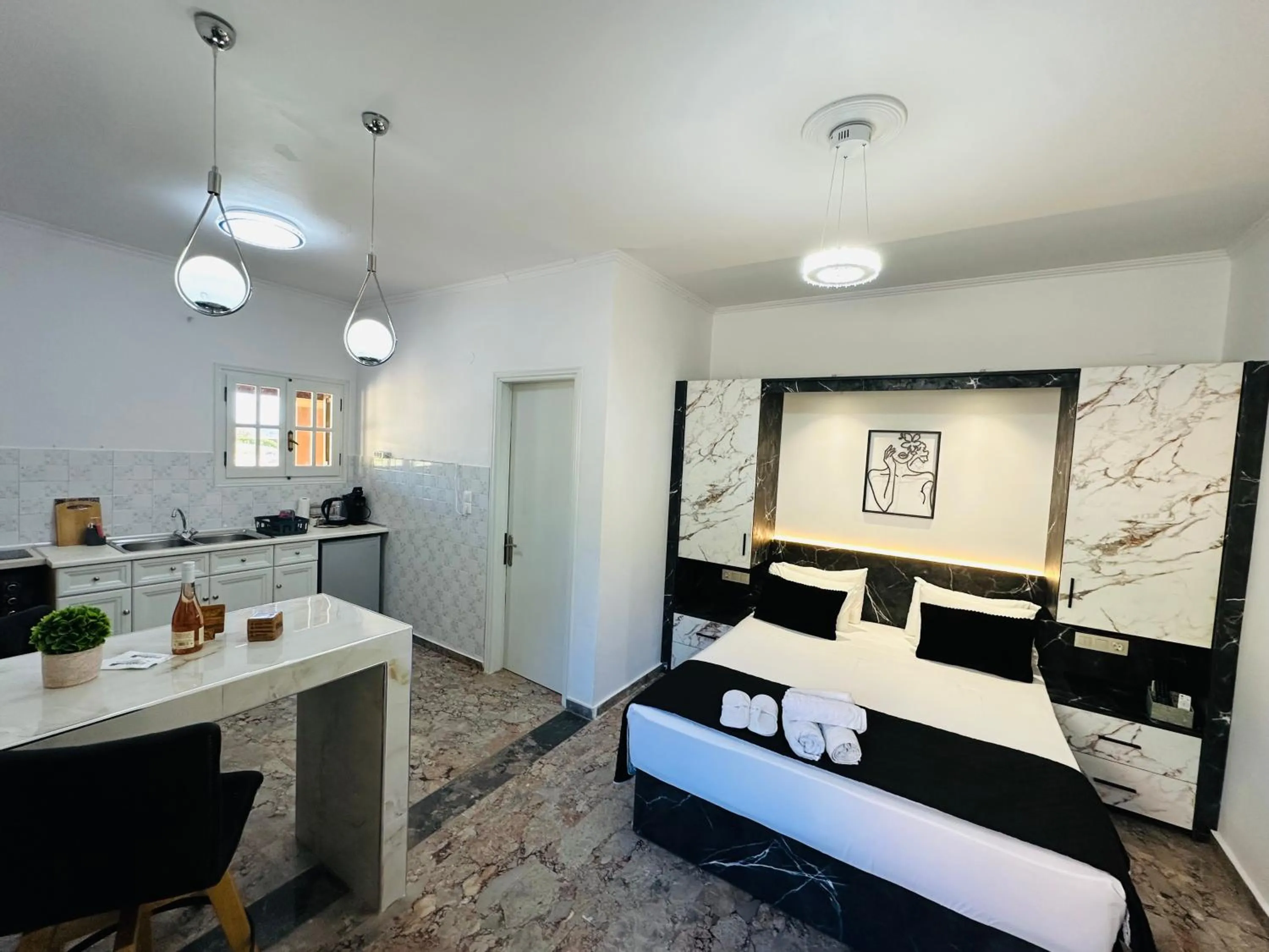 Photo of the whole room, Bed in Nikos Apartments Corfu