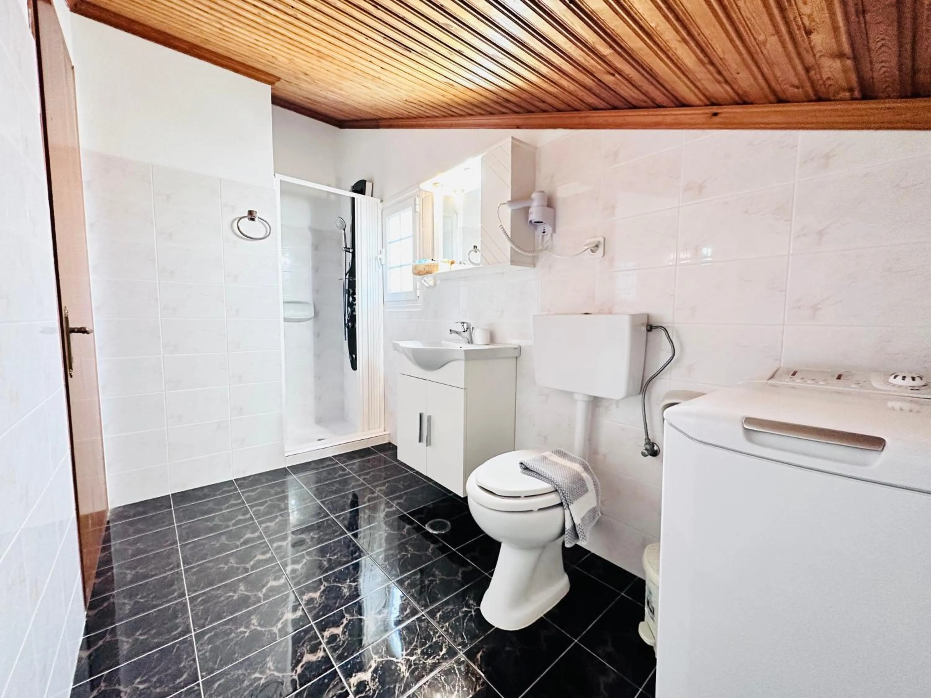 Shower in Nikos Apartments Corfu