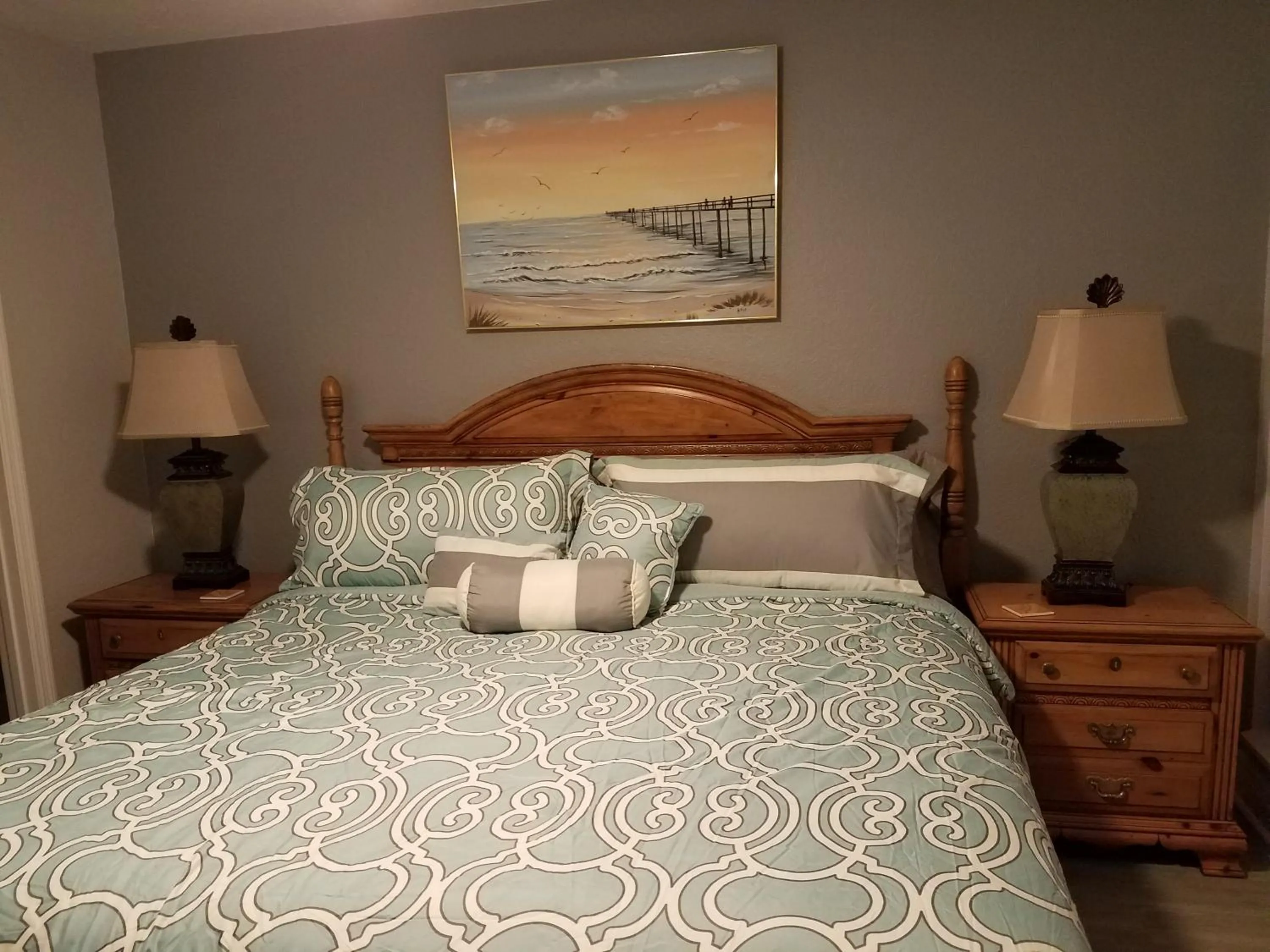 Bed in 2BR/1BA Sienna Park Apartment