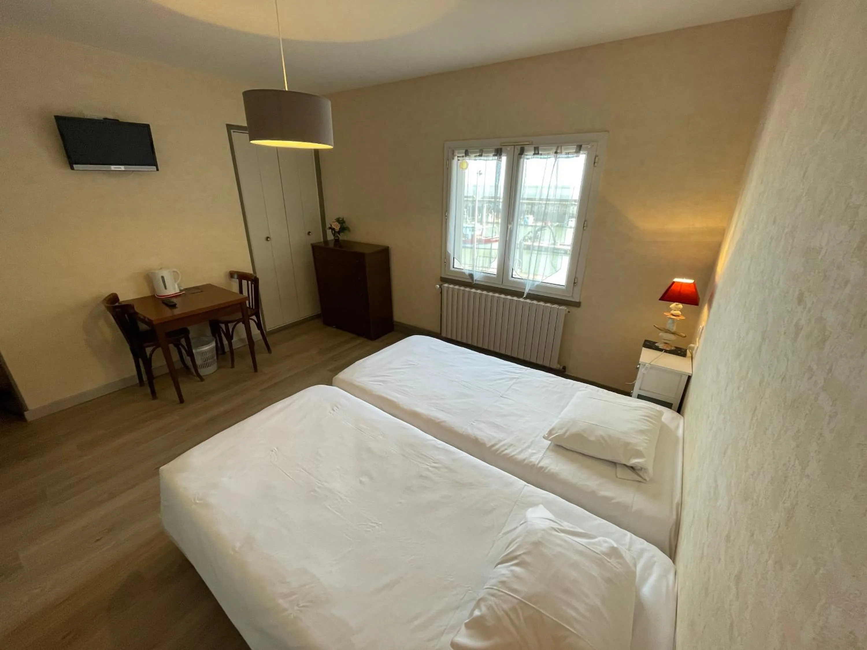 Twin Room in Logis hôtel Le Terminus