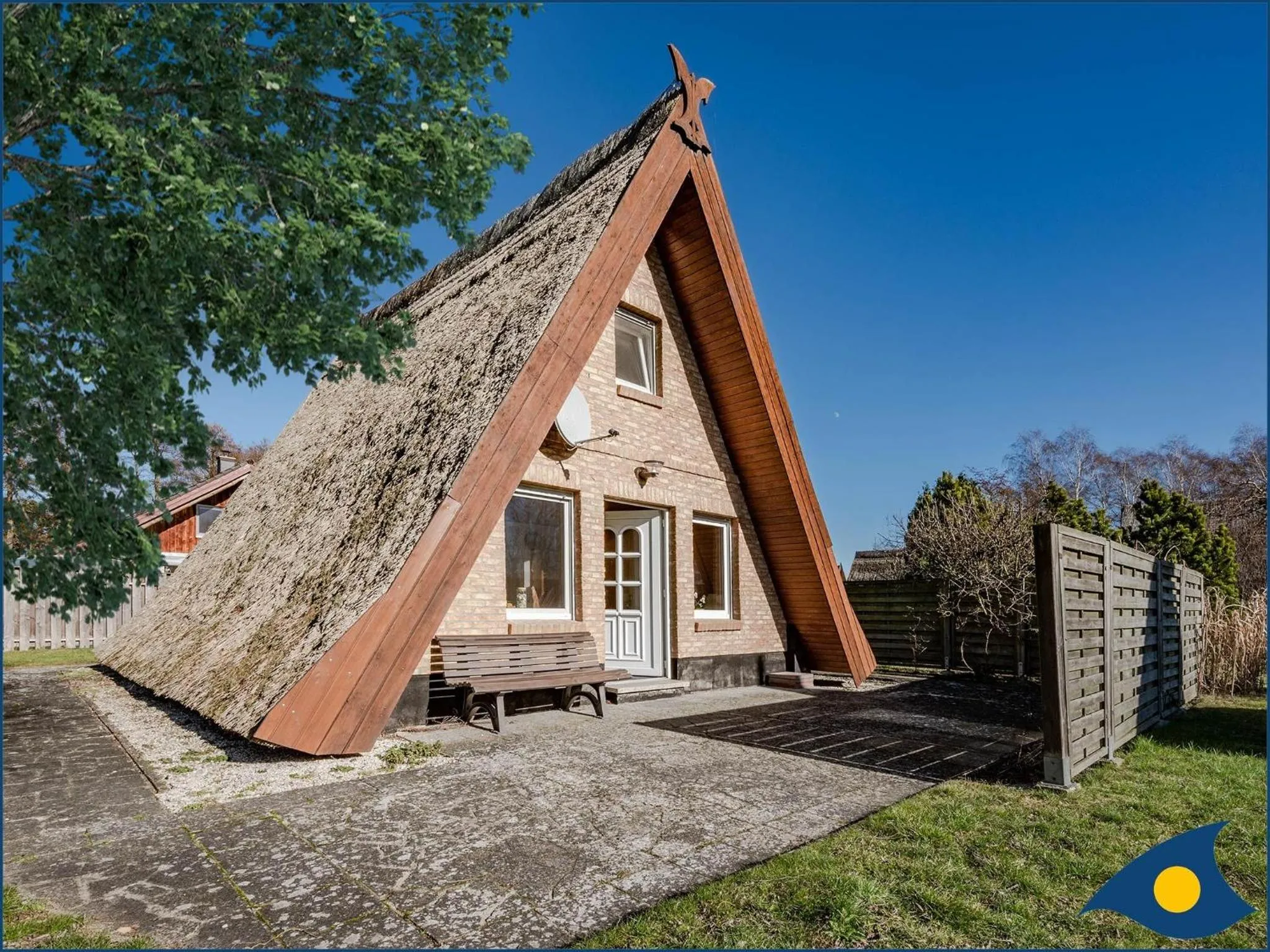 Reetdachhütte im Birkenhain