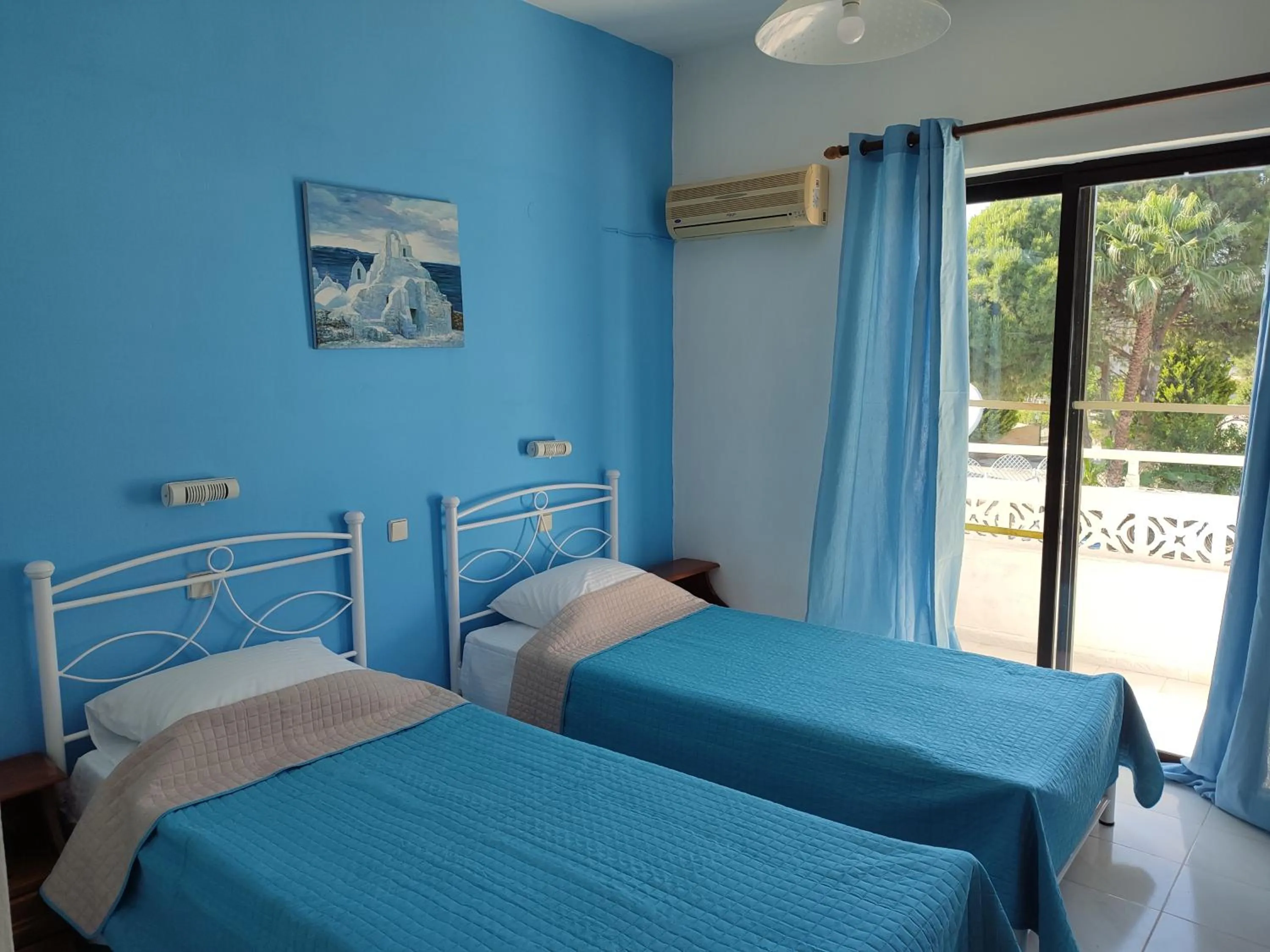 Bed in Dolphin Apartments