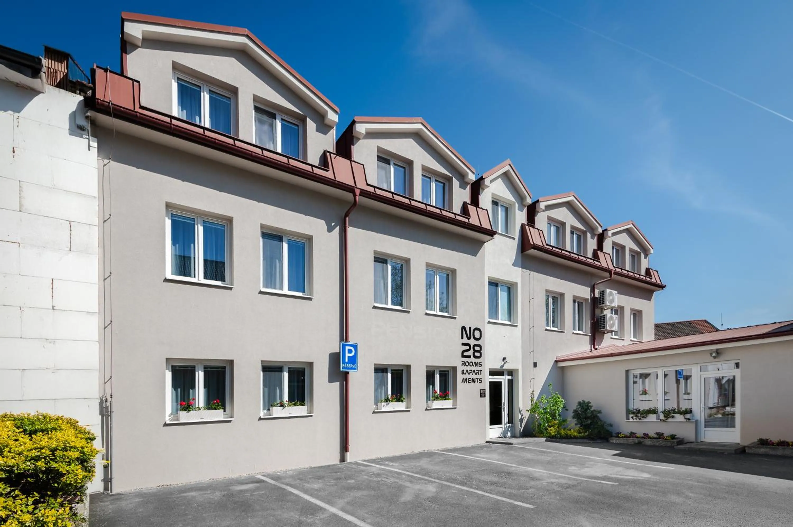 No 28 Rooms & Apartments