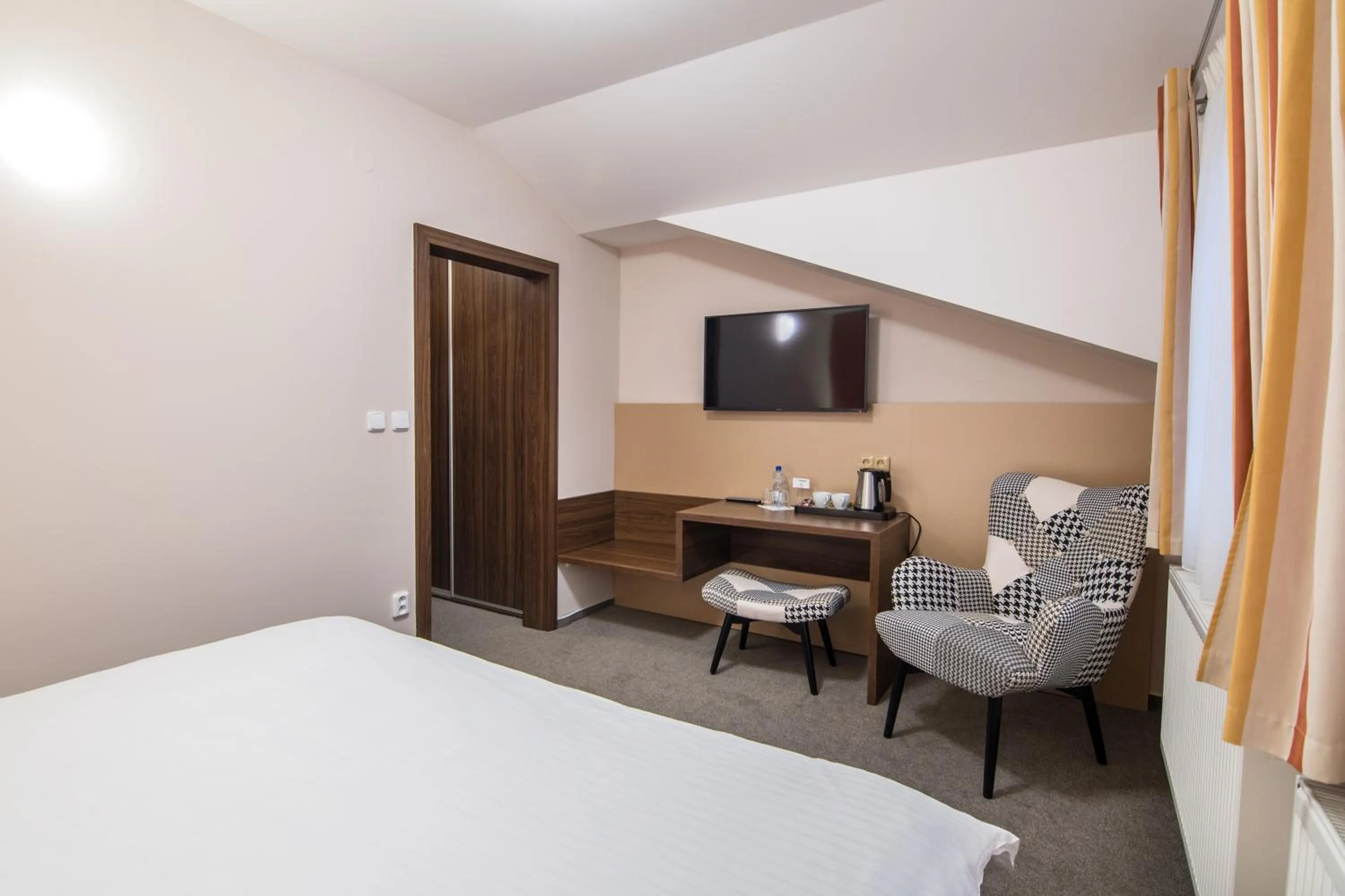 TV and multimedia, Bed in No 28 Rooms & Apartments