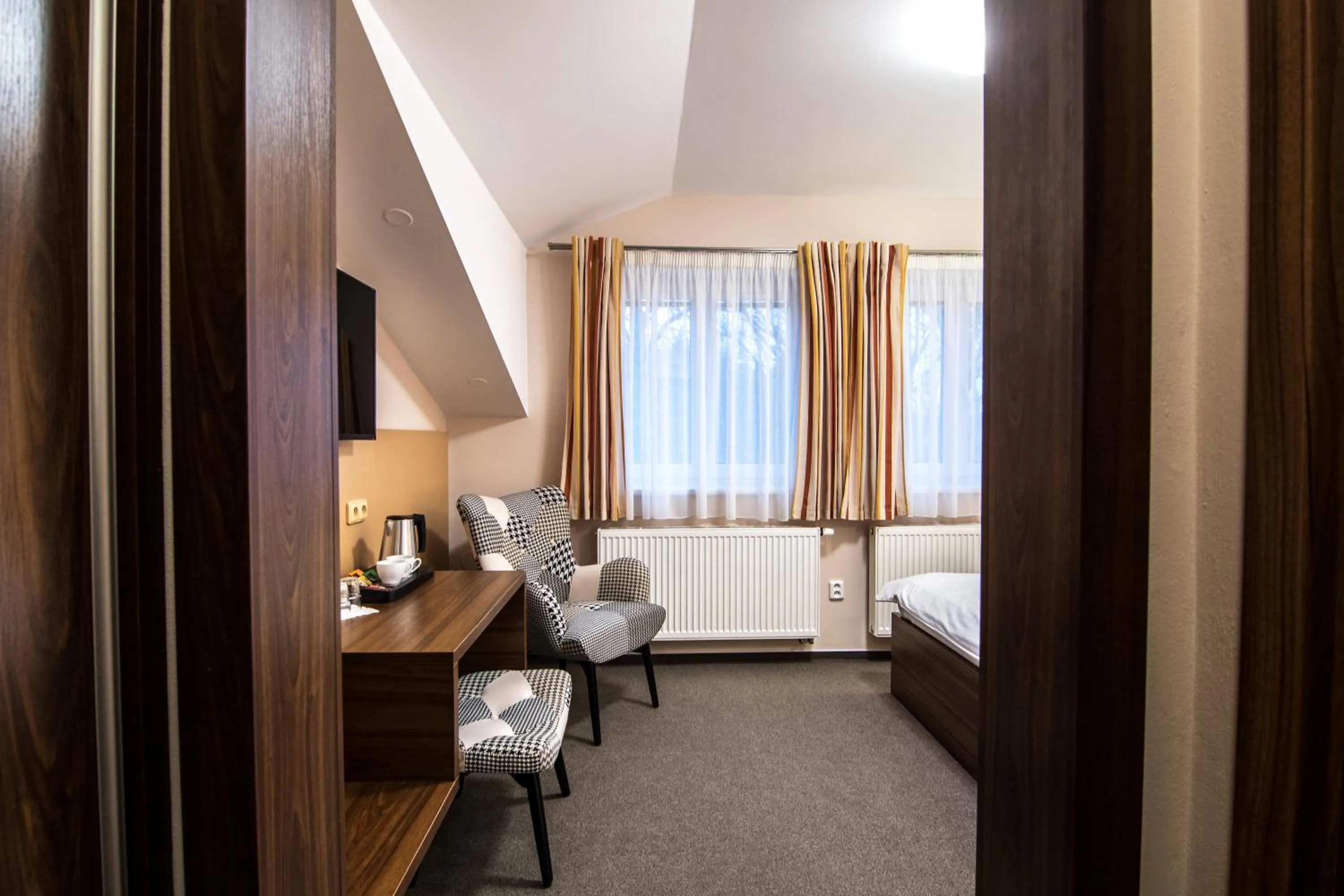 TV and multimedia in No 28 Rooms & Apartments