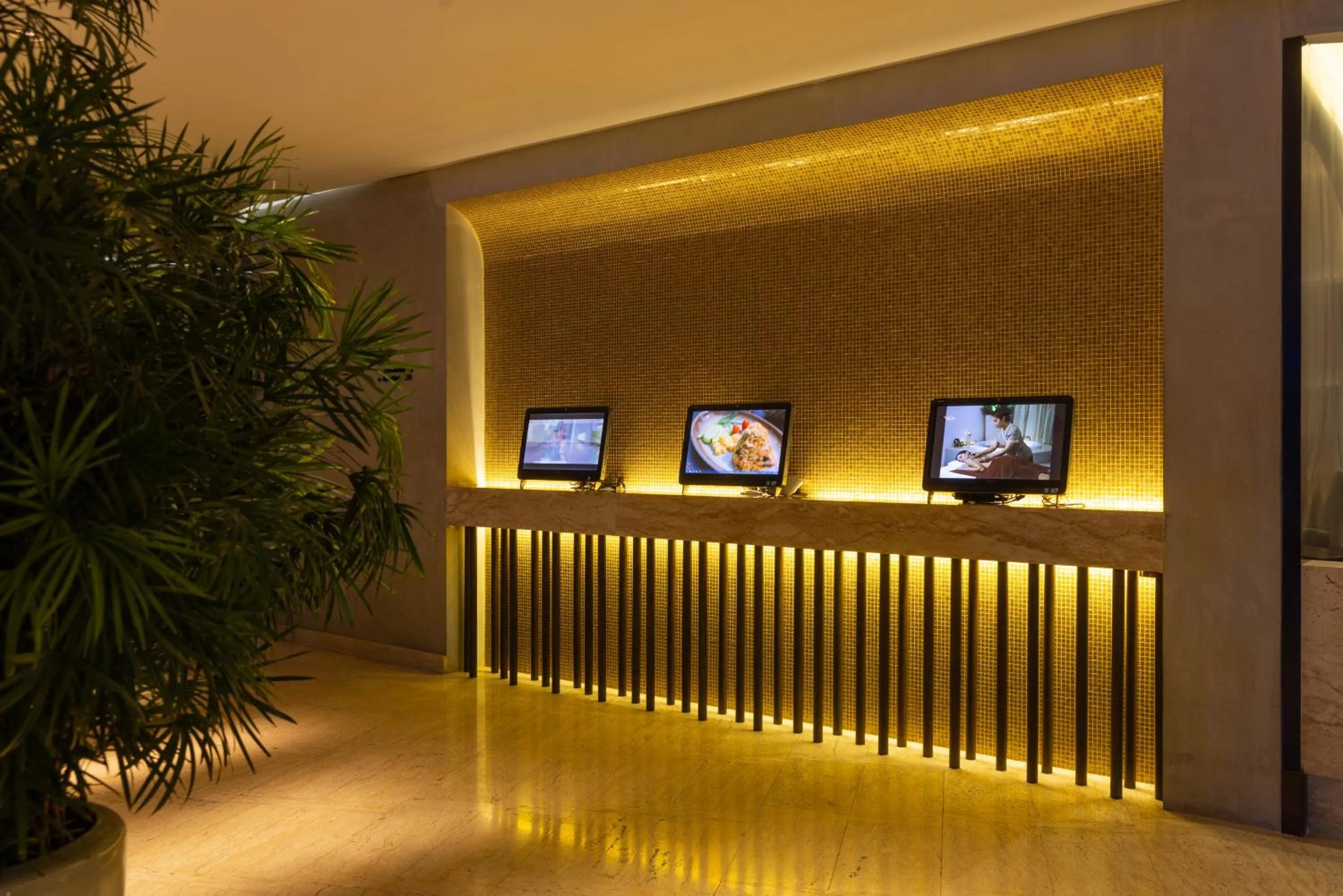 Lobby or reception in LiT BANGKOK Hotel