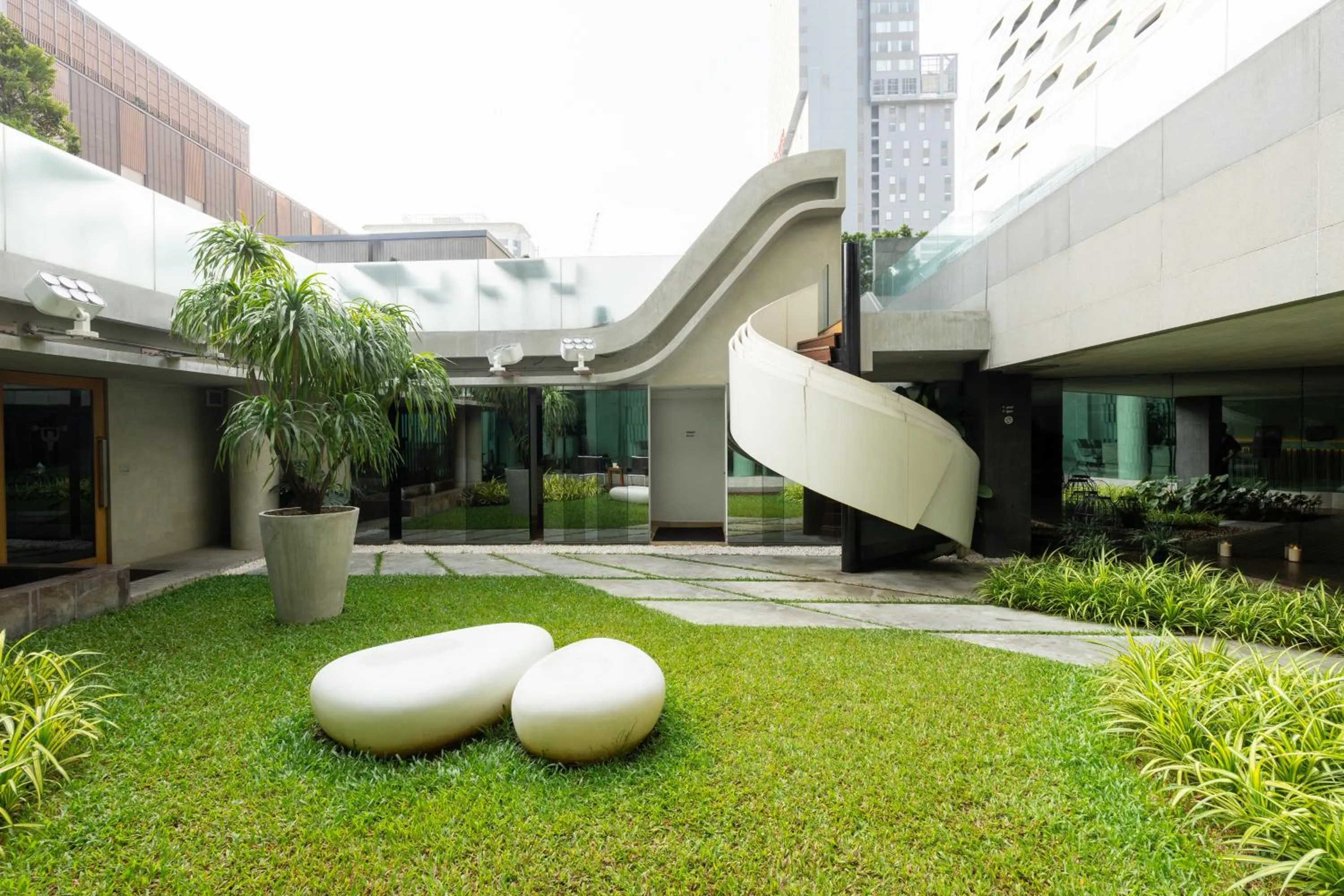 Area and facilities in LiT BANGKOK Hotel