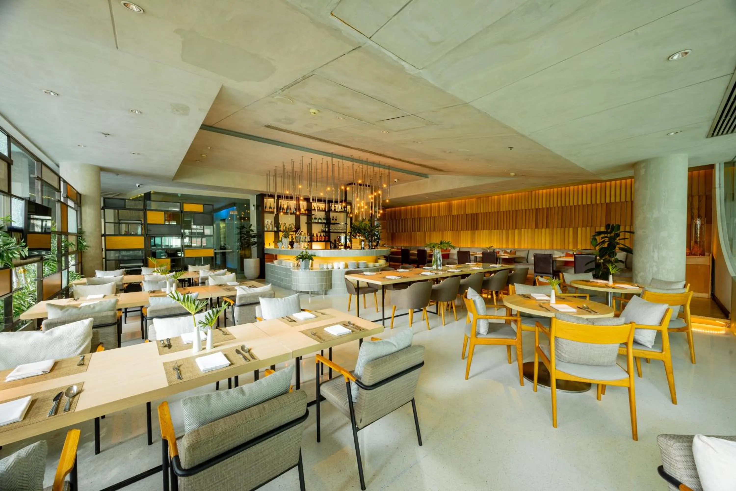 Restaurant/places to eat in LiT BANGKOK Hotel