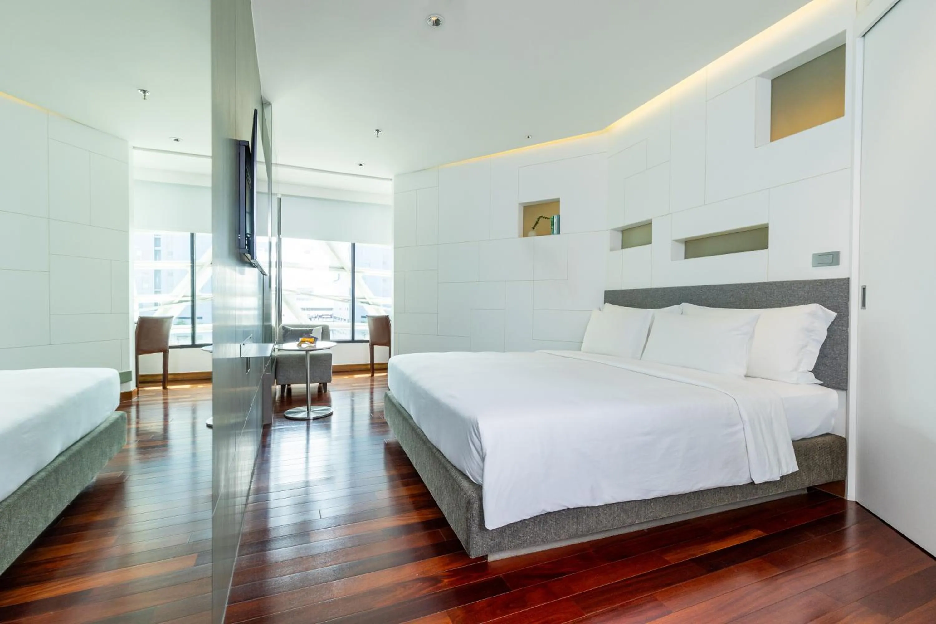 Photo of the whole room, Bed in LiT BANGKOK Hotel