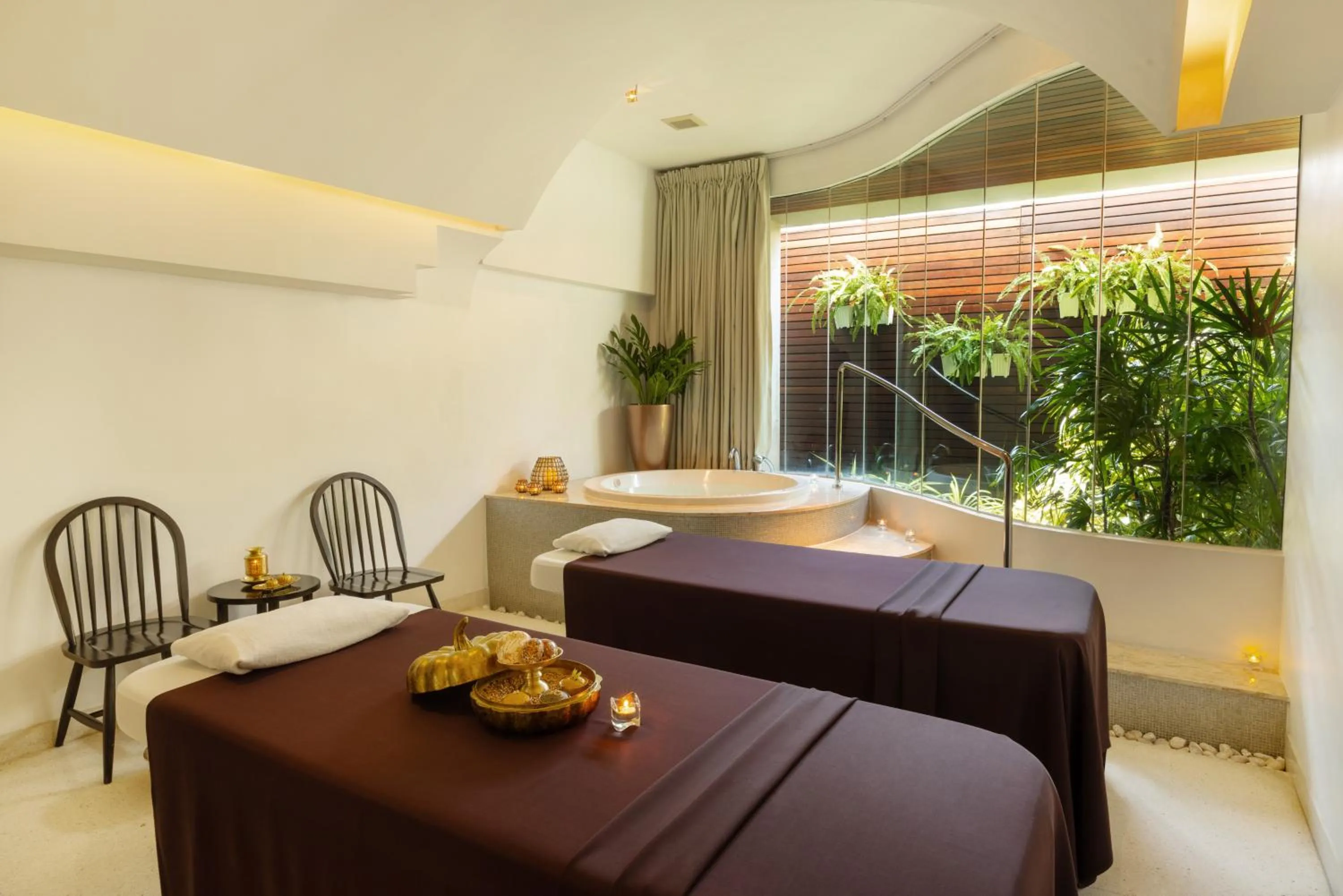 Massage in LiT BANGKOK Hotel