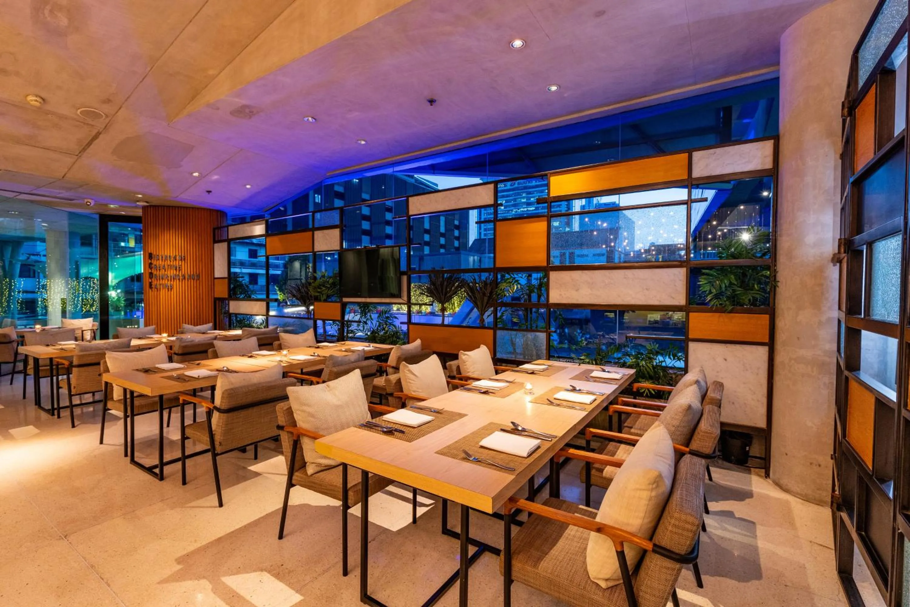 Restaurant/places to eat in LiT BANGKOK Hotel