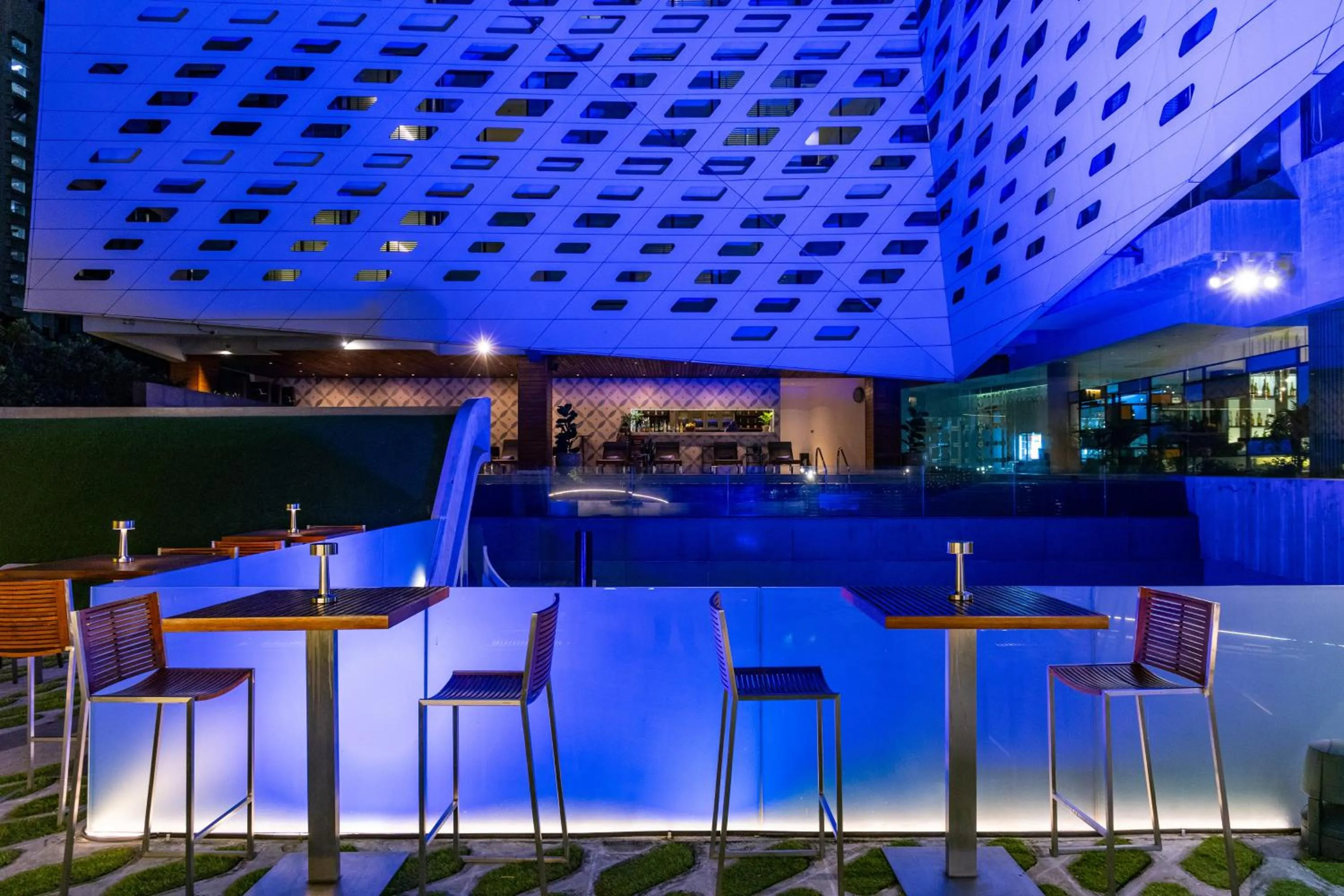 Lounge or bar in LiT BANGKOK Hotel