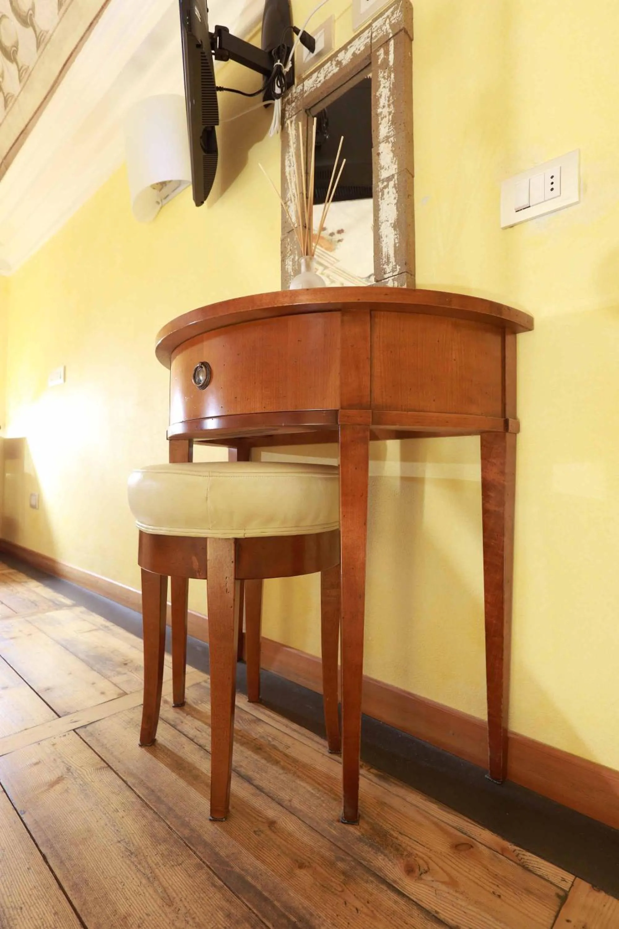 Decorative detail in Locanda Il Maestrale