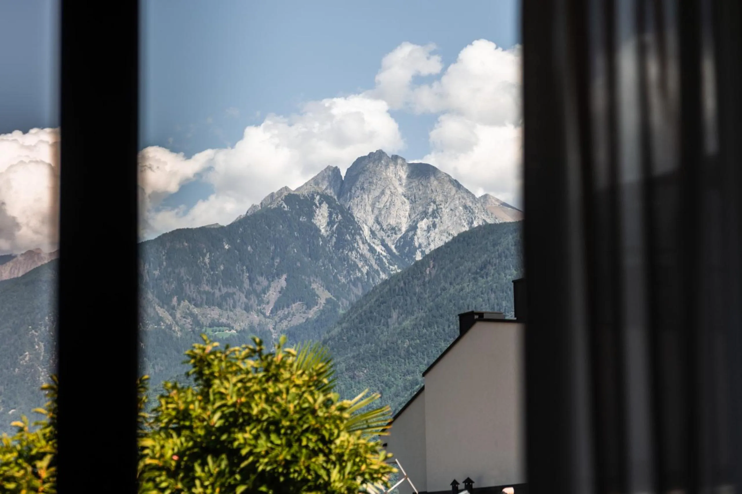 Mountain view in goldfinger + suites