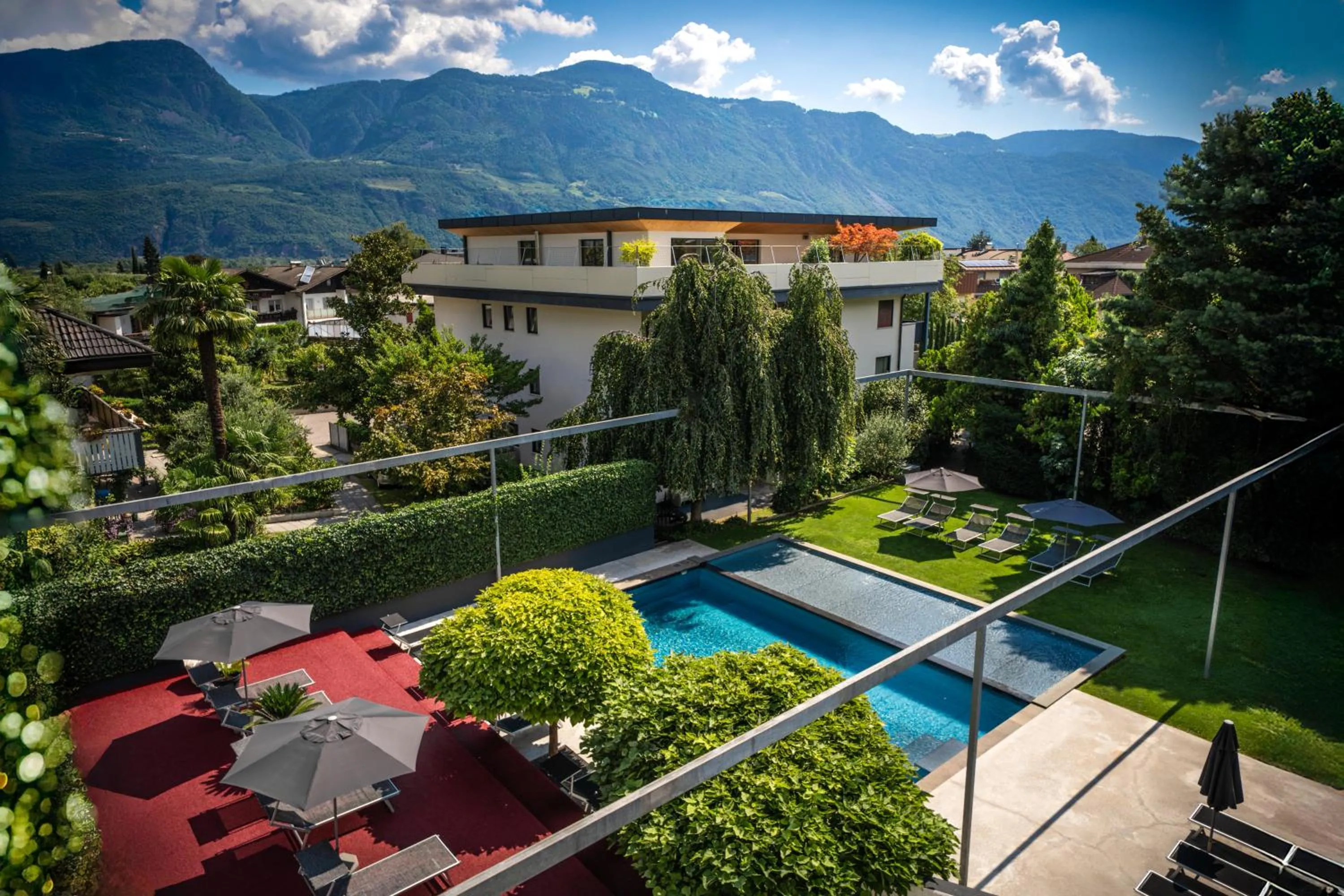 Property building in goldfinger + suites