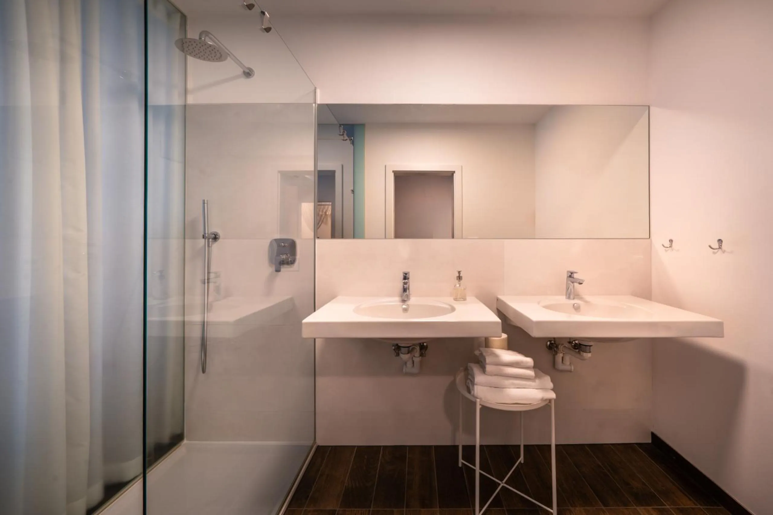 Shower in goldfinger + suites