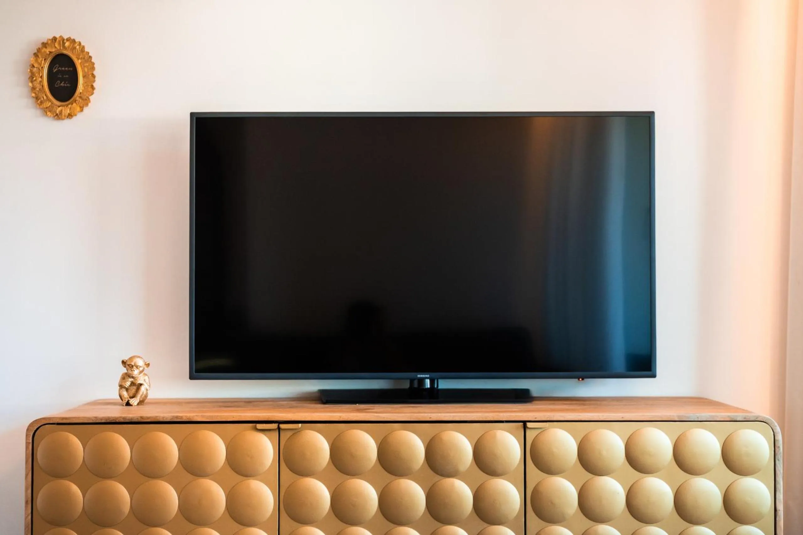 TV and multimedia in goldfinger + suites