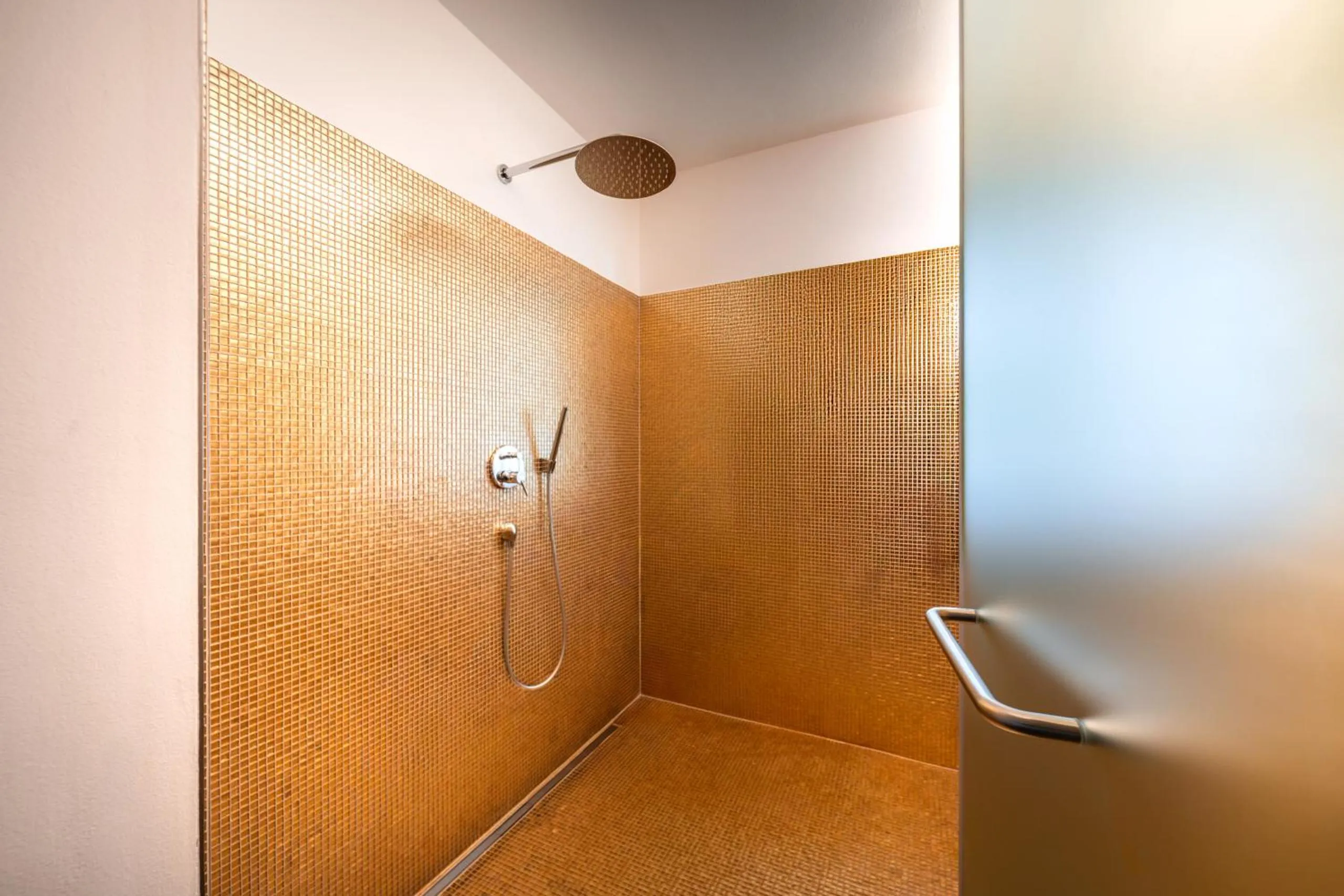 Shower in goldfinger + suites