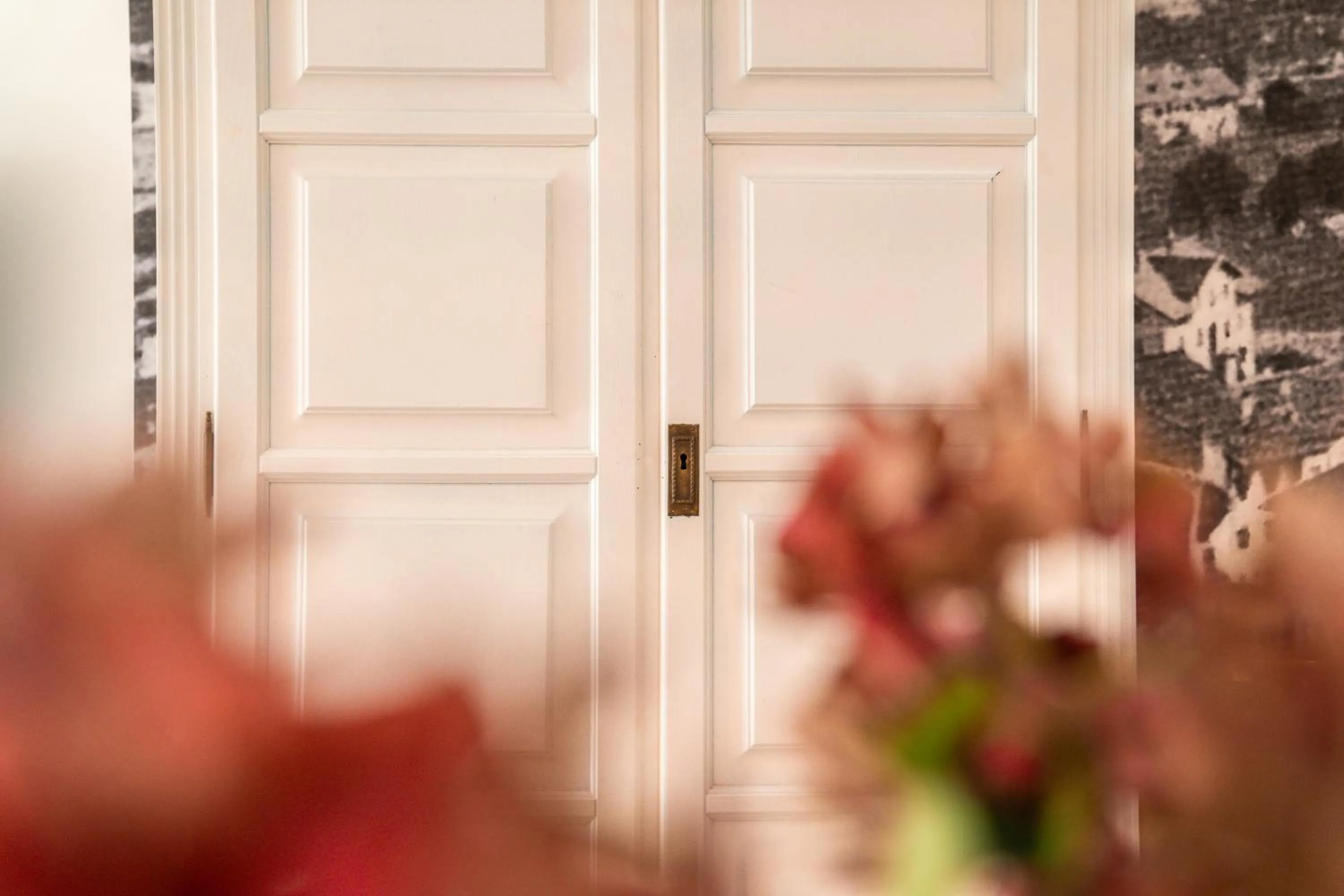 Decorative detail in goldfinger + suites