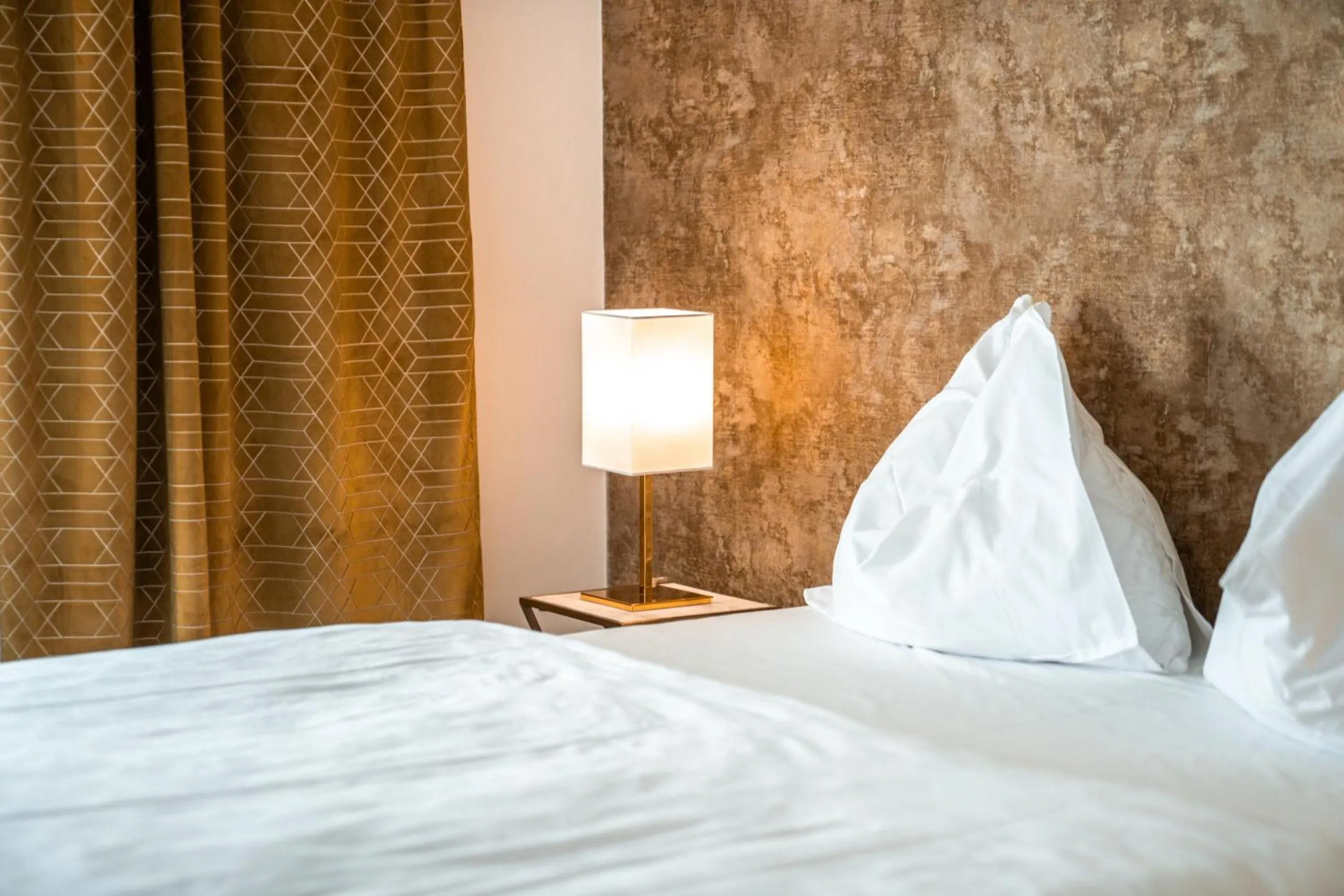 Bed in goldfinger + suites