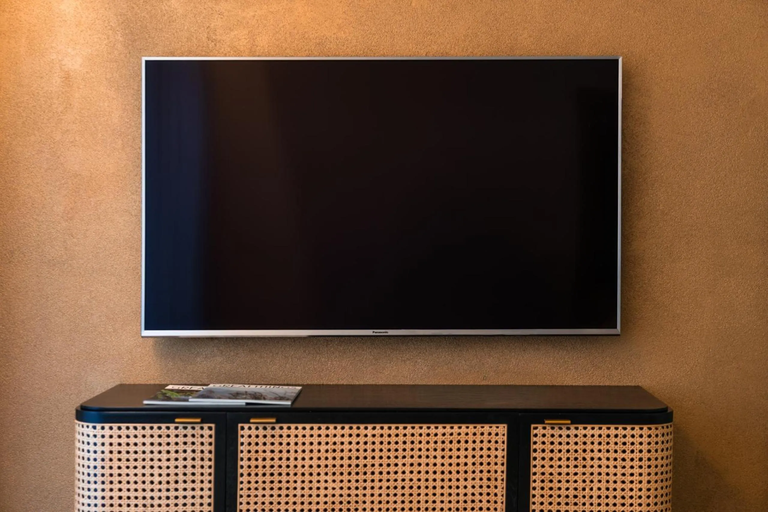 TV and multimedia in goldfinger + suites