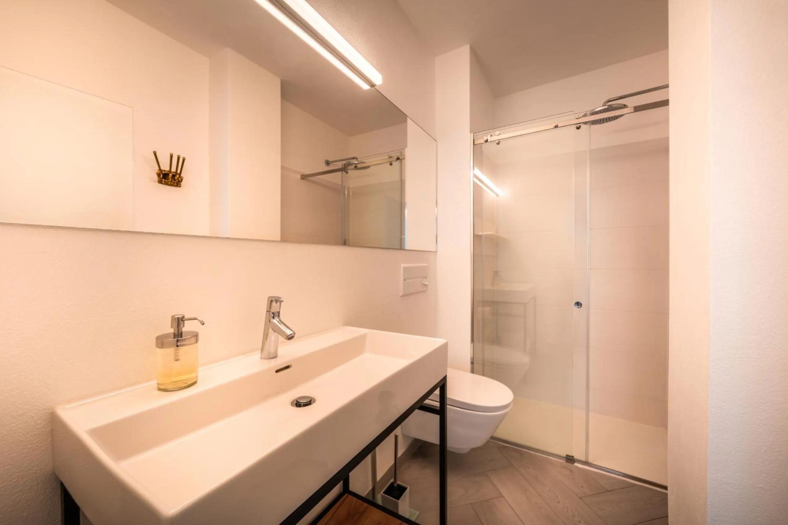 Shower in goldfinger + suites