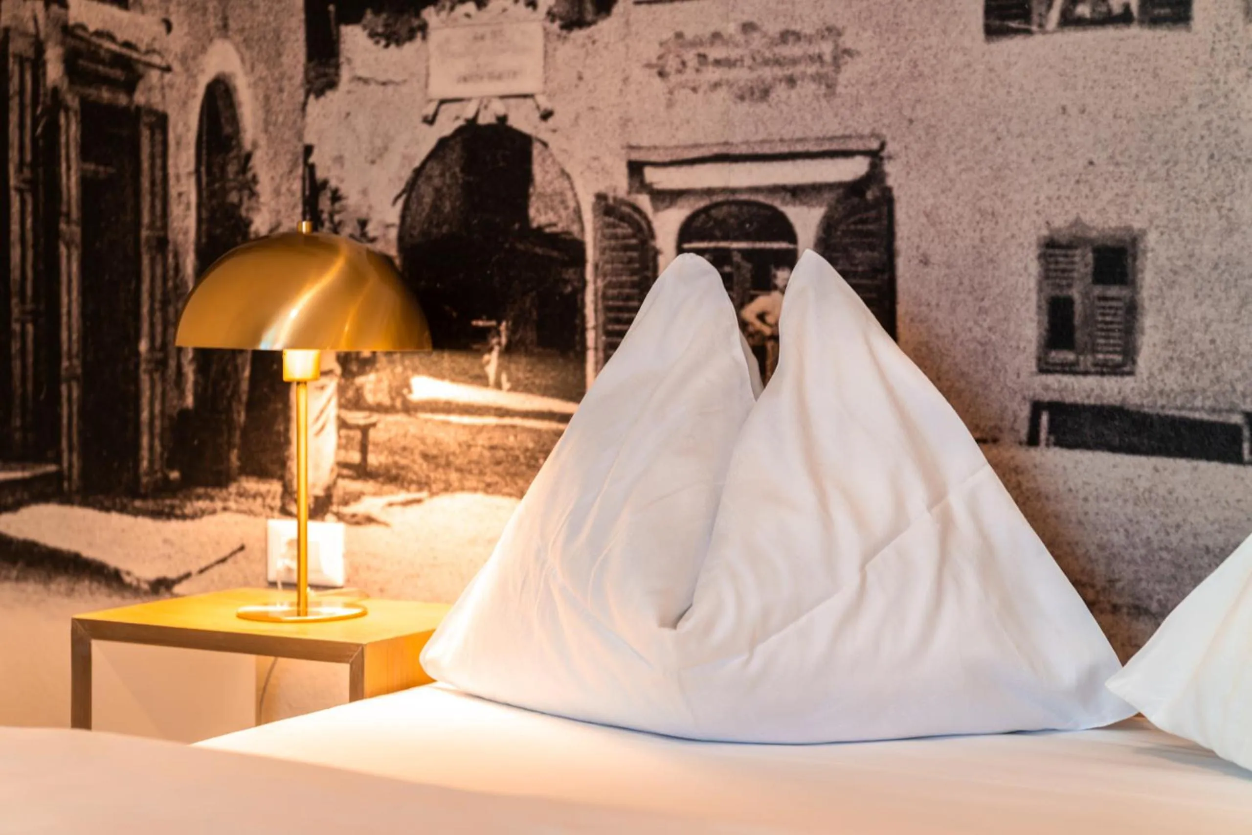 Bed in goldfinger + suites