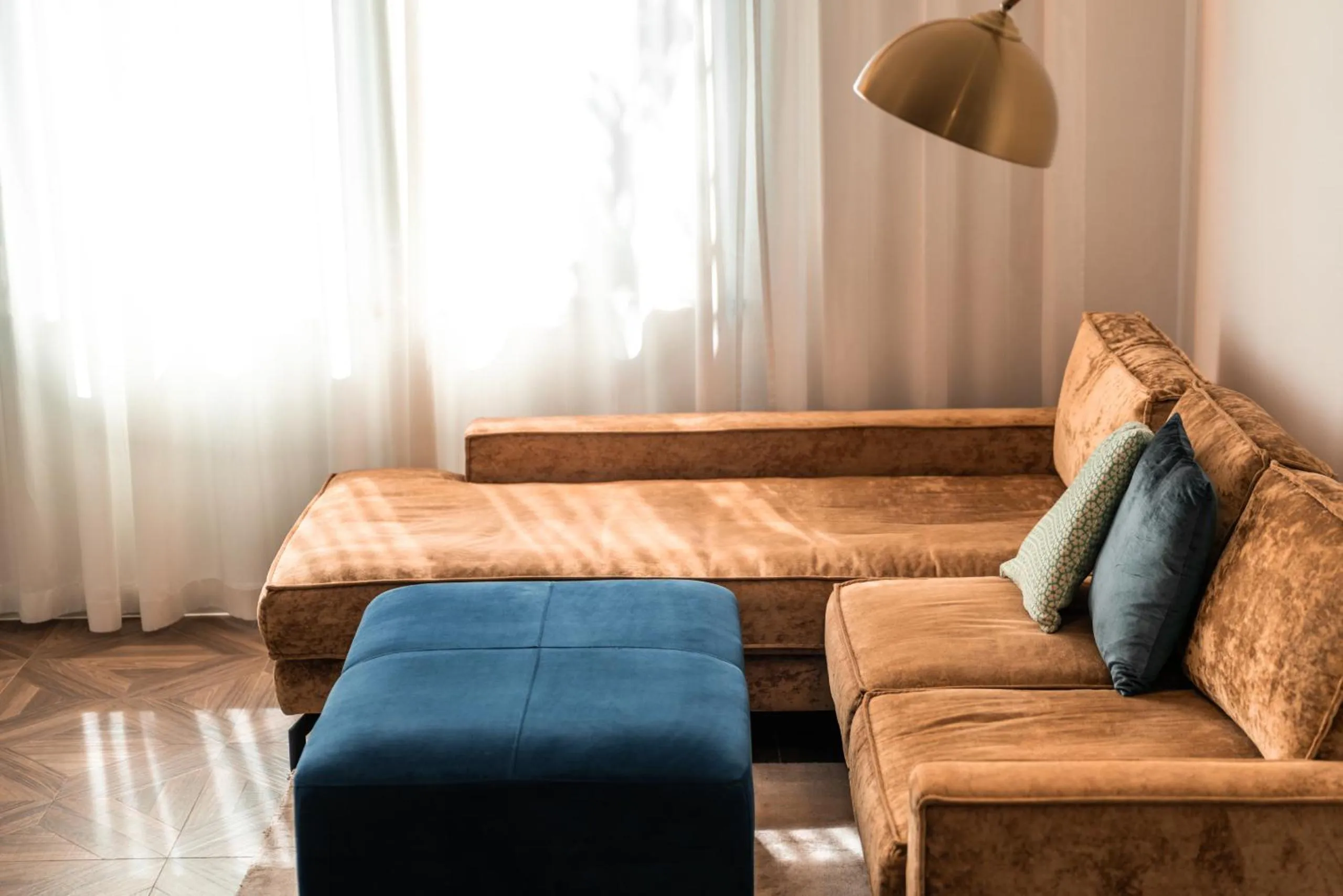 Living room, Bed in goldfinger + suites