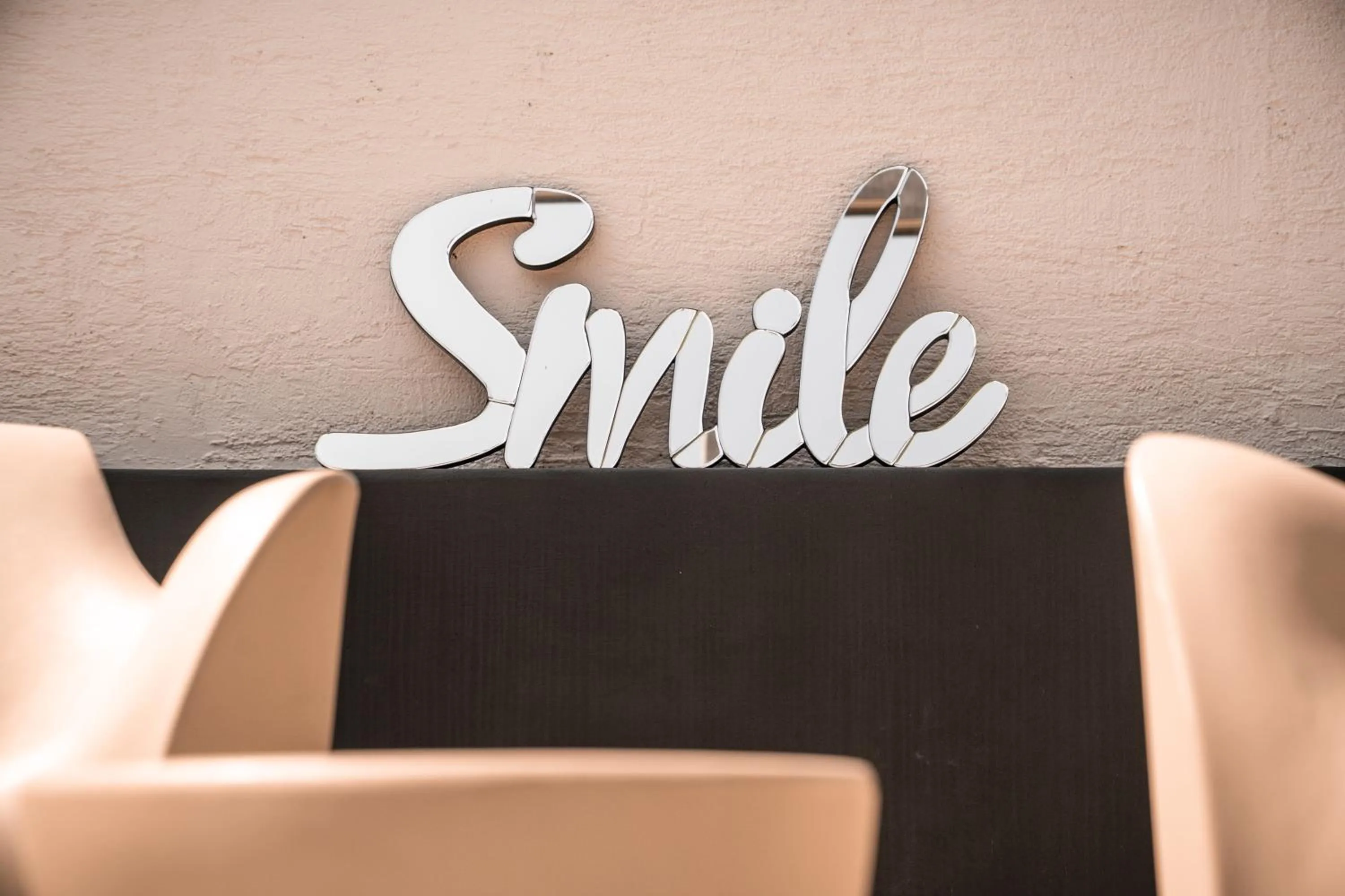 Logo/Certificate/Sign in goldfinger + suites