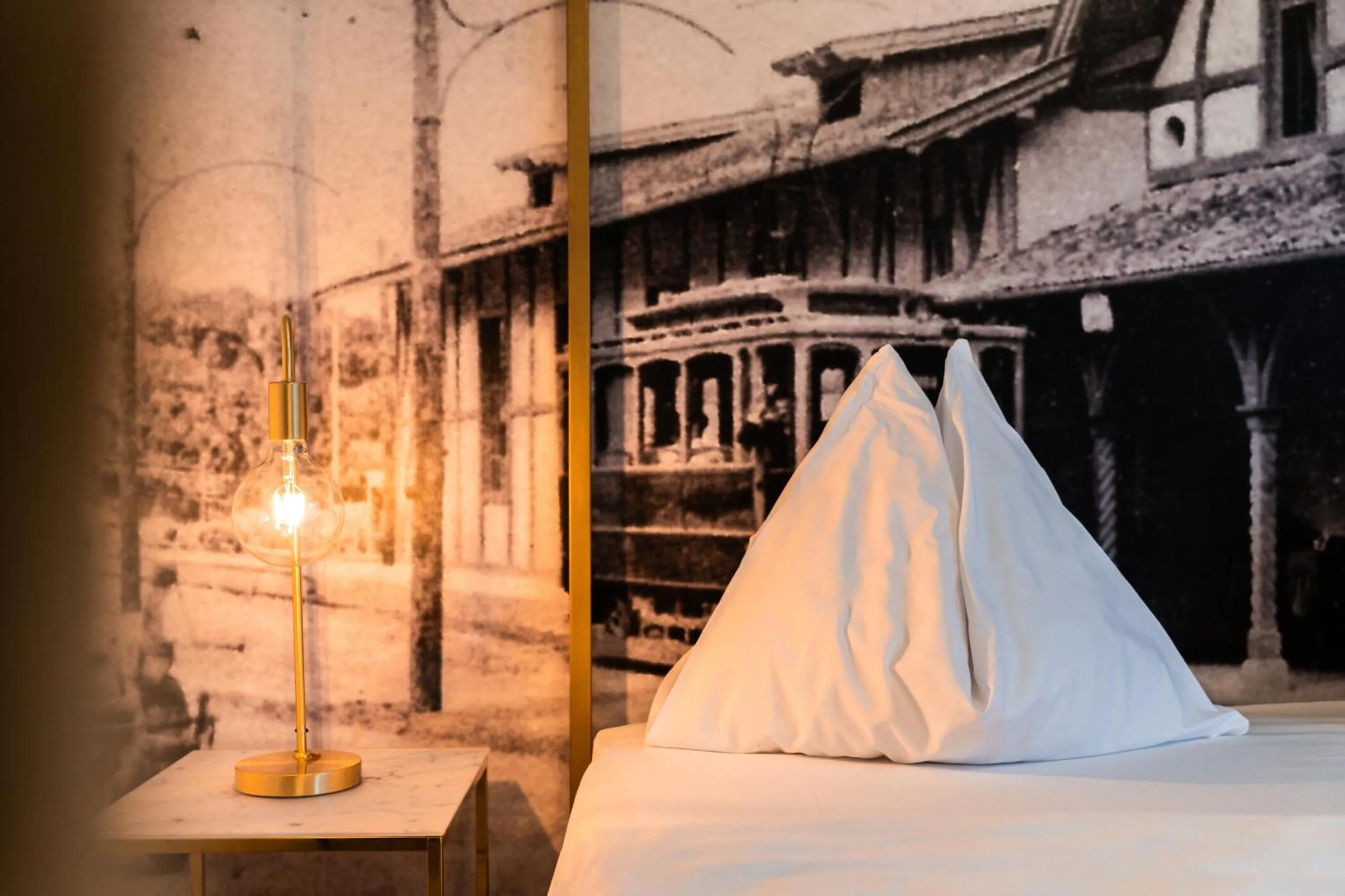 Bed in goldfinger + suites