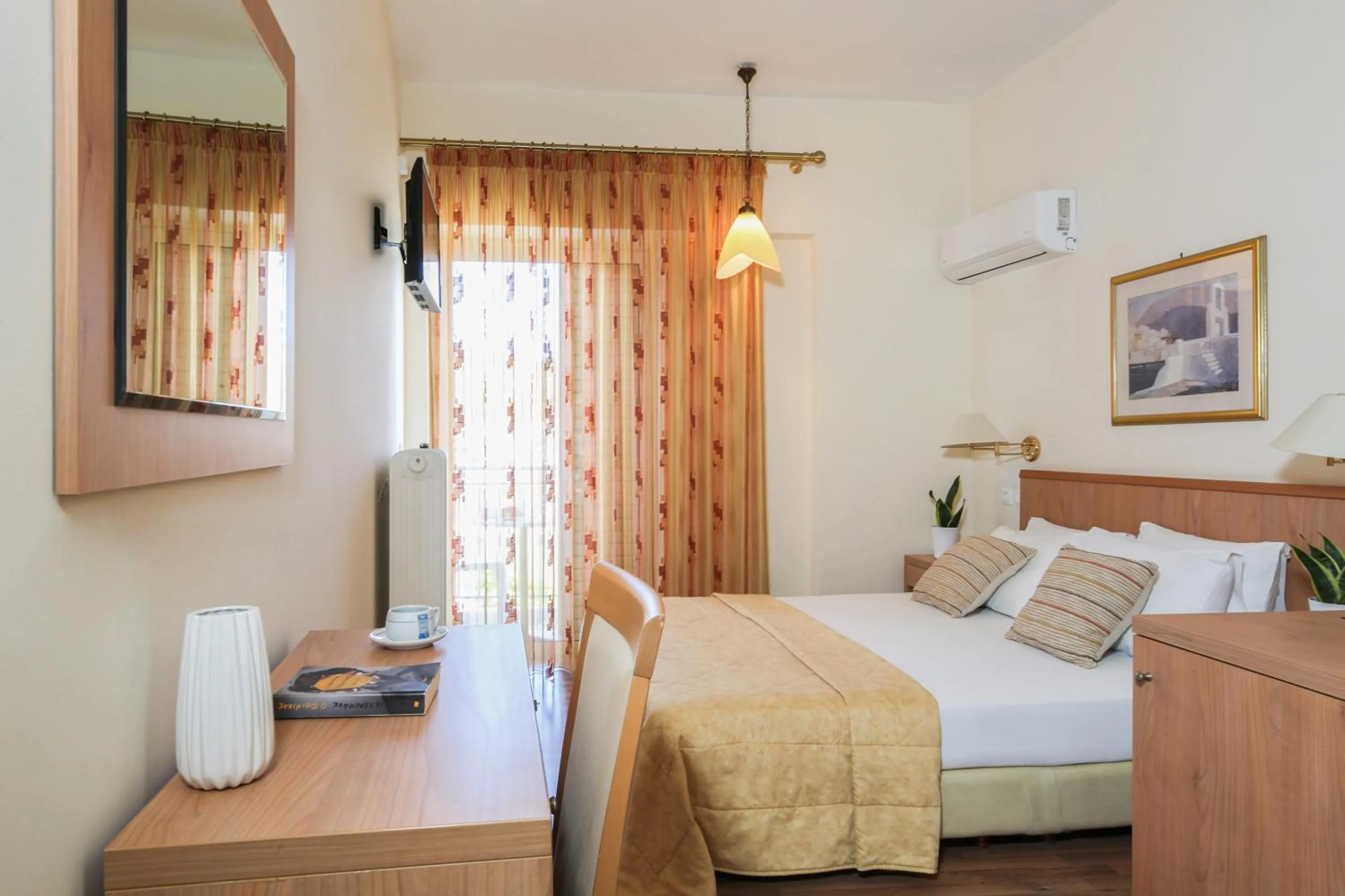 Photo of the whole room in Saronis Hotel