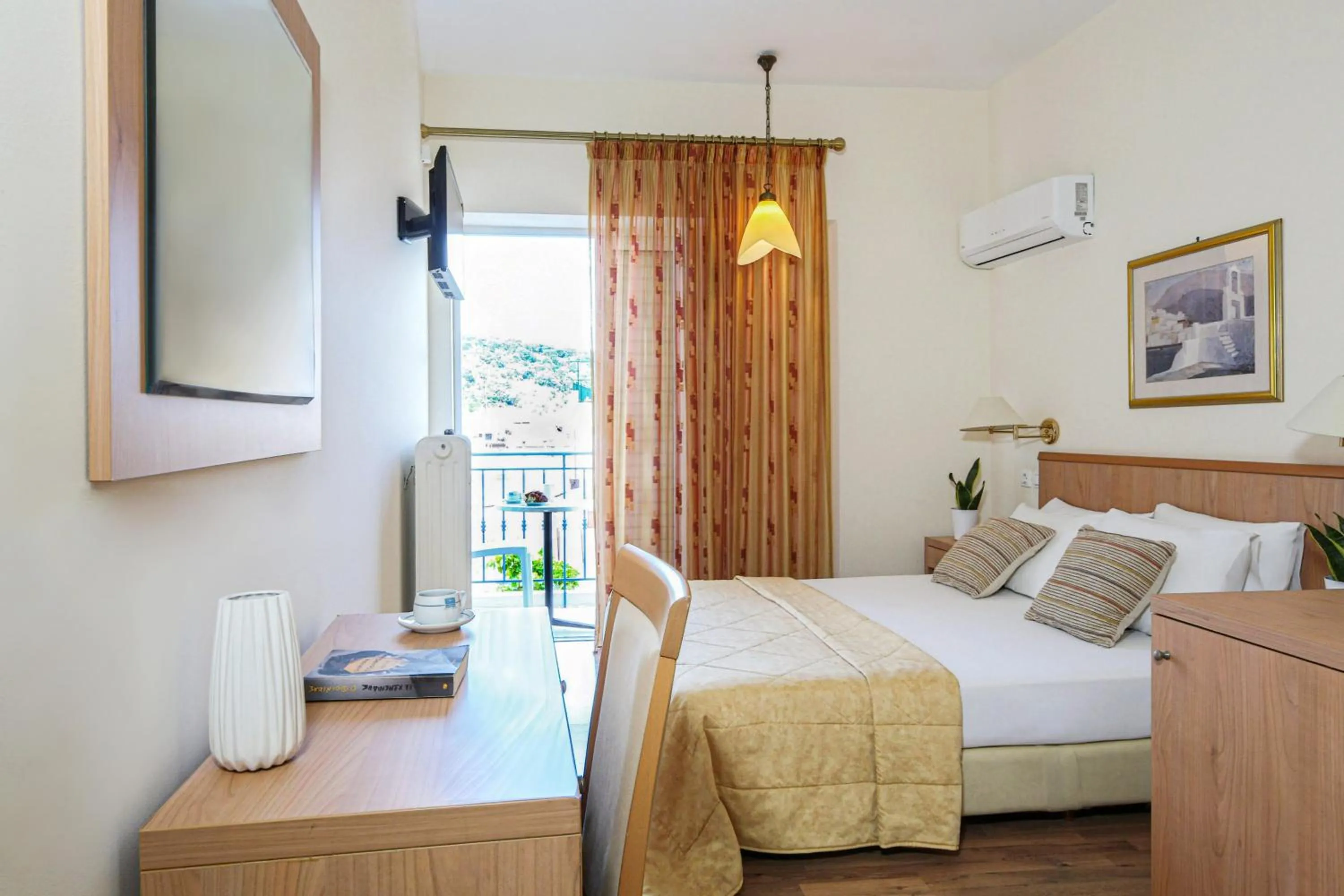 Photo of the whole room in Saronis Hotel