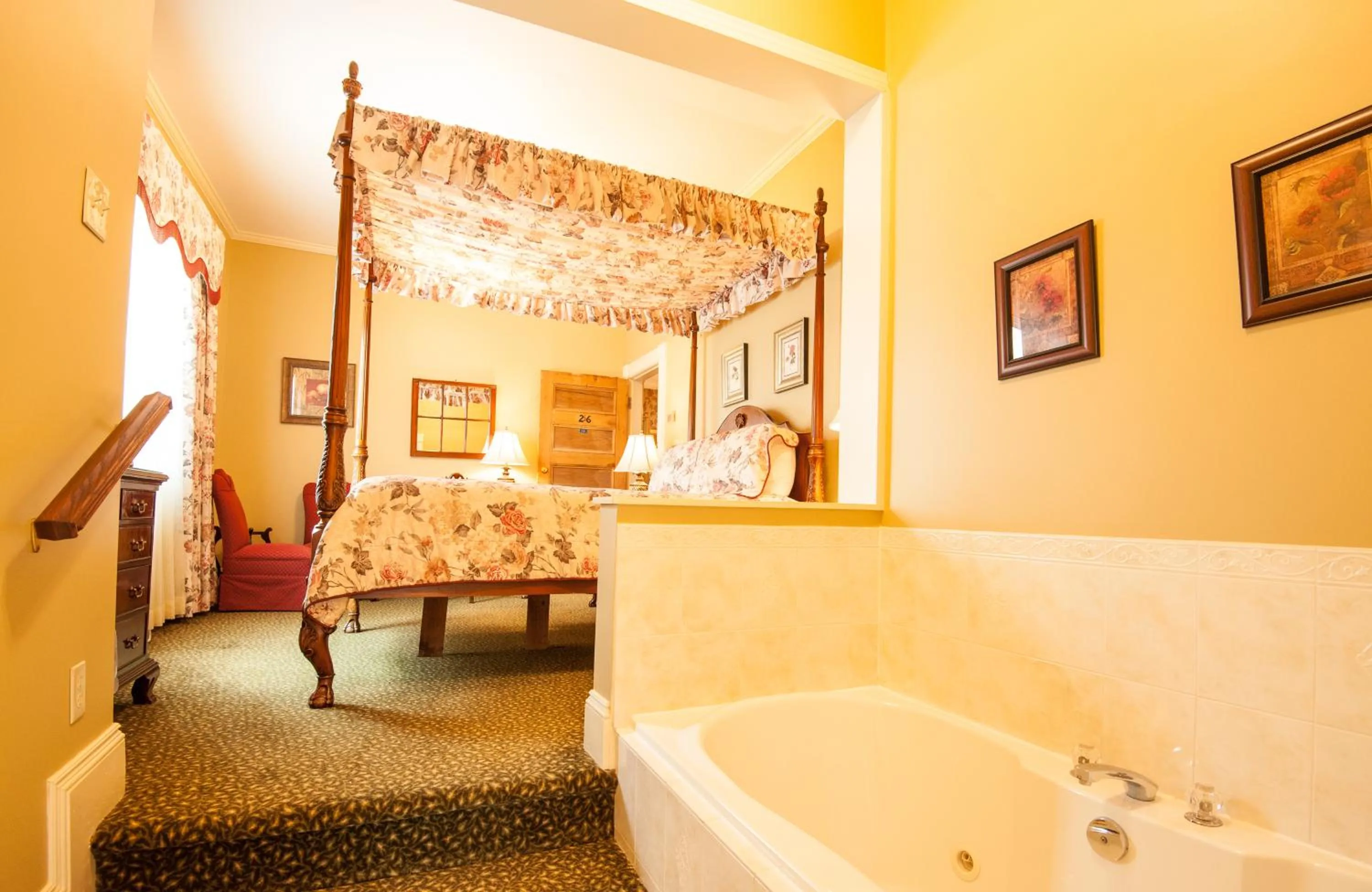 Bedroom, Bed in Dundee Arms Inn