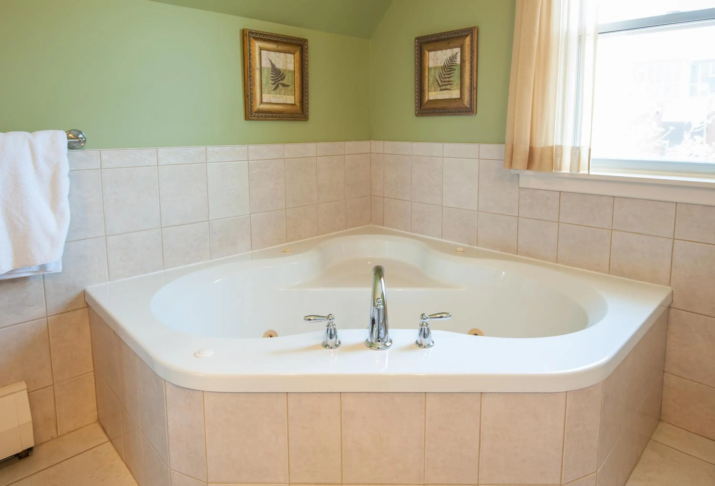 Bathroom in Dundee Arms Inn