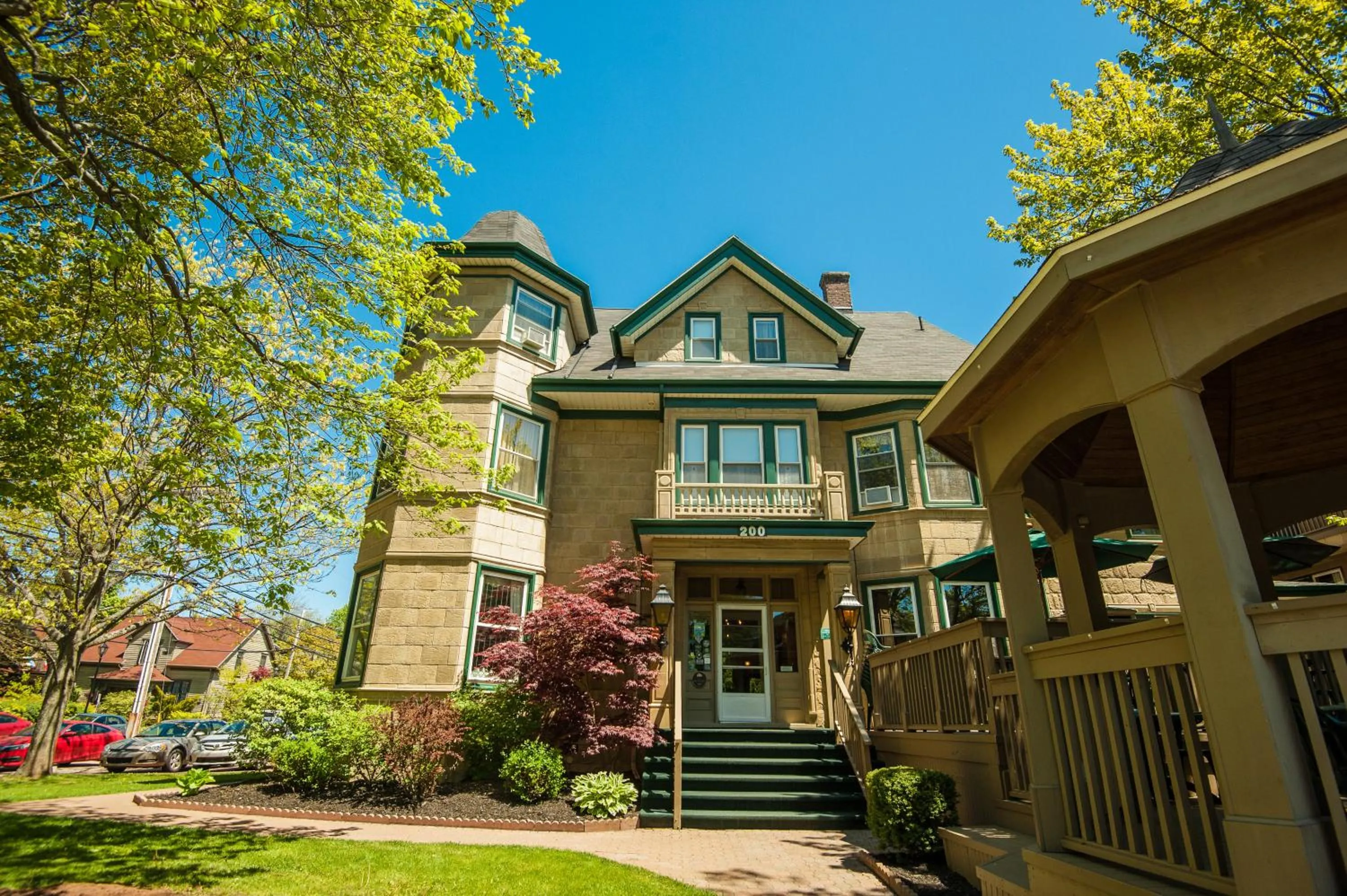 Property building in Dundee Arms Inn