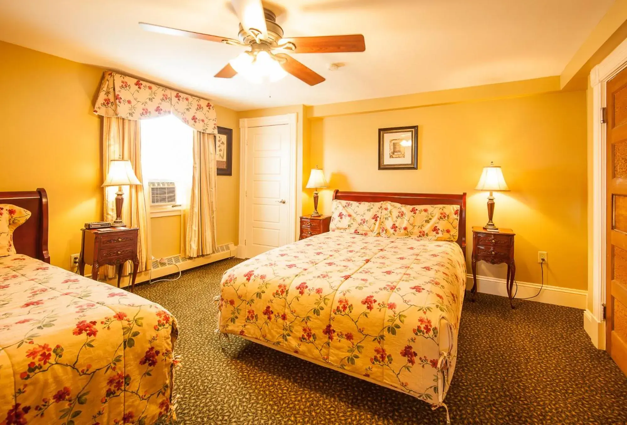 Junior Suite - single occupancy in Dundee Arms Inn Junior Suite - single occupancy in Dundee Arms Inn